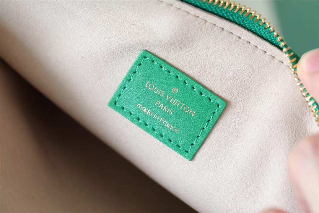 L0vis Vvtt0n Coussin Bag Green