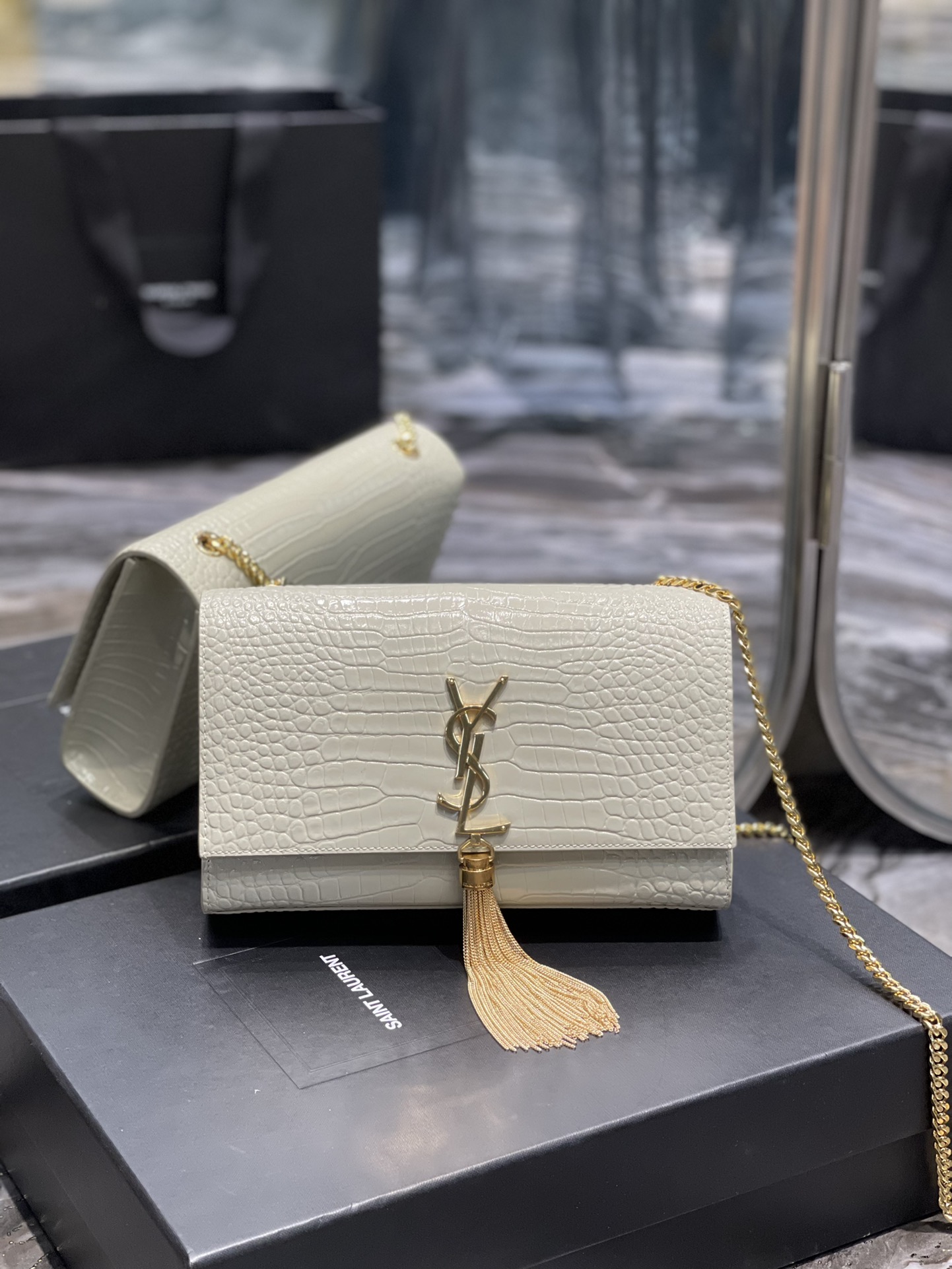 Y51 KATE 24cm