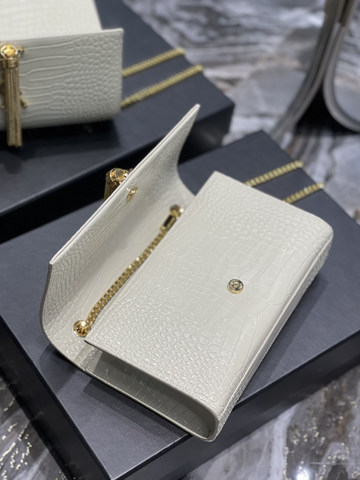Y51 KATE 24cm