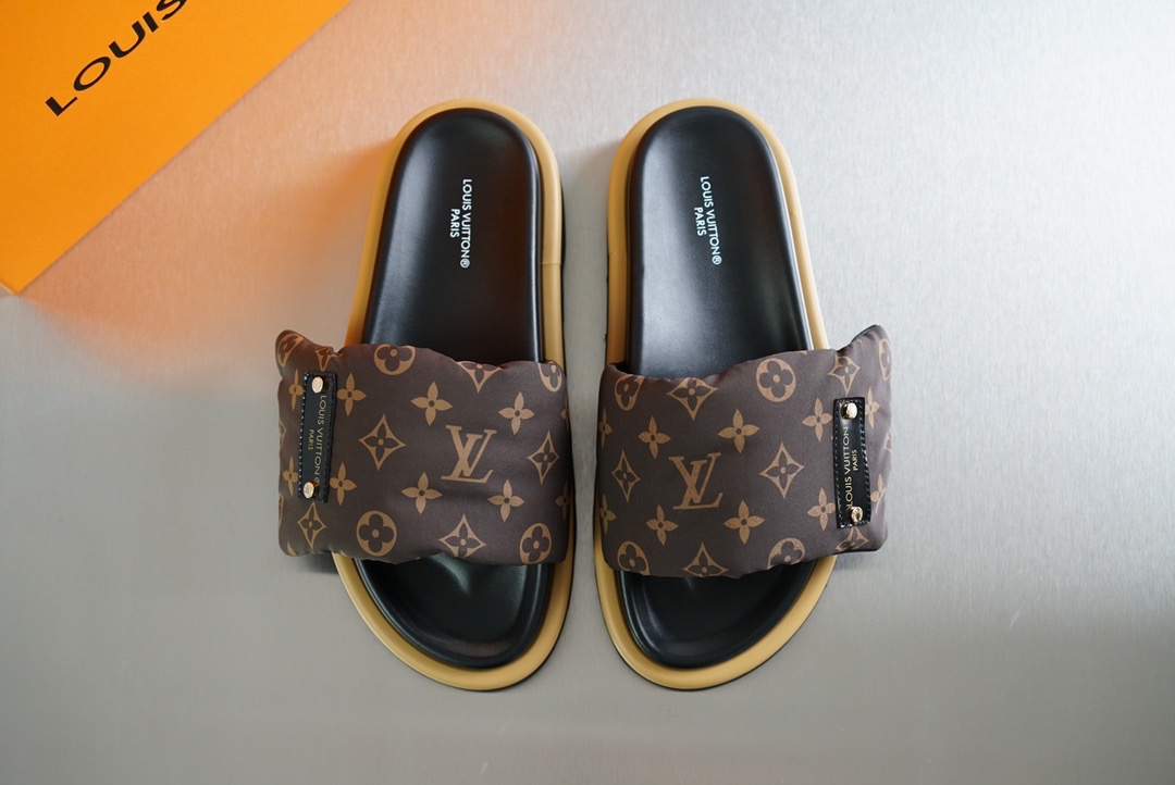 LV POOL PILLOW COMFORT MULES 1AAEBX