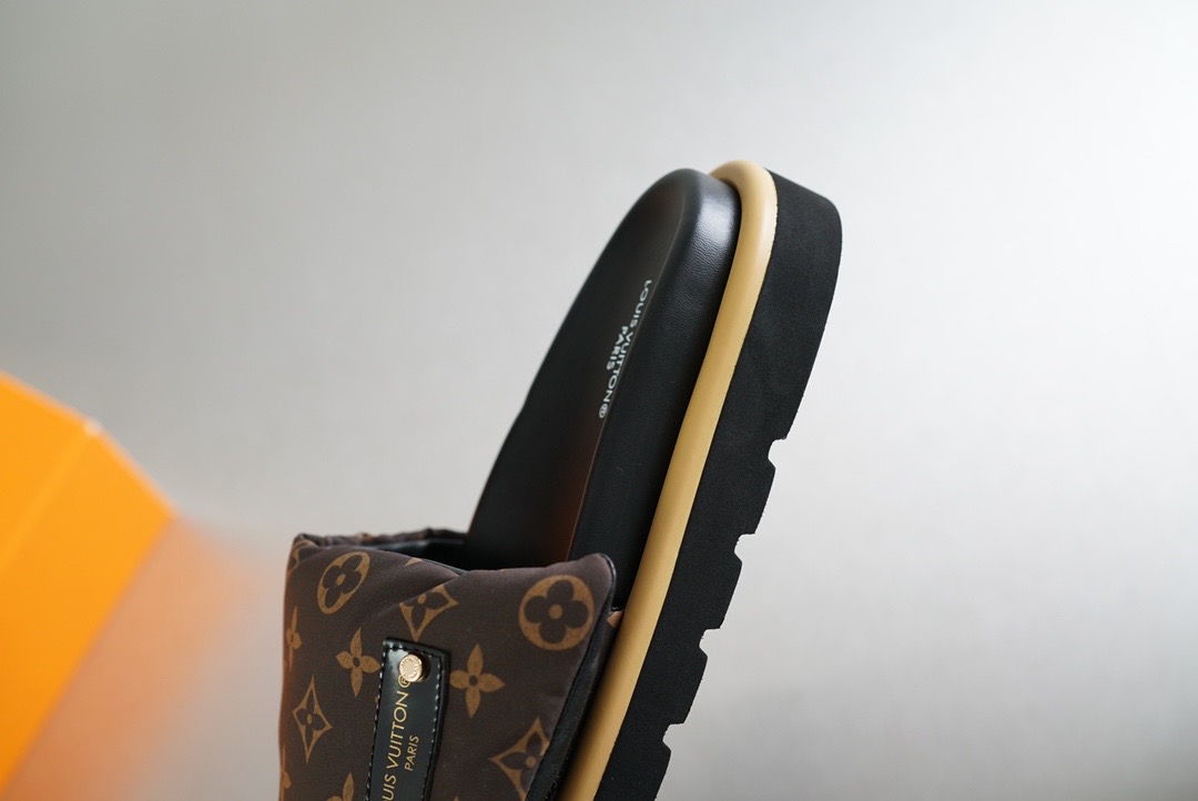 LV POOL PILLOW COMFORT MULES 1AAEBX