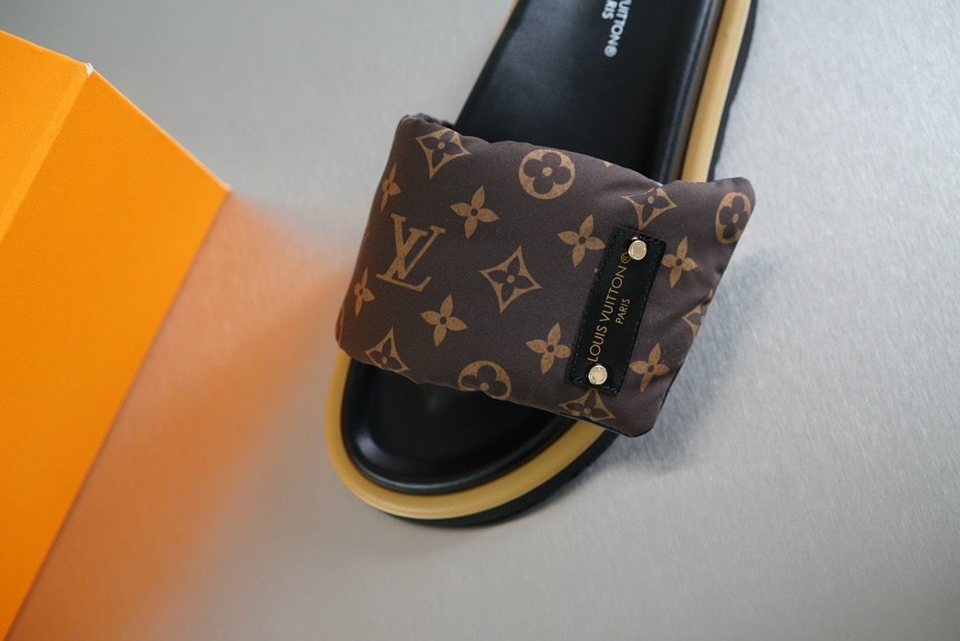 LV POOL PILLOW COMFORT MULES 1AAEBX