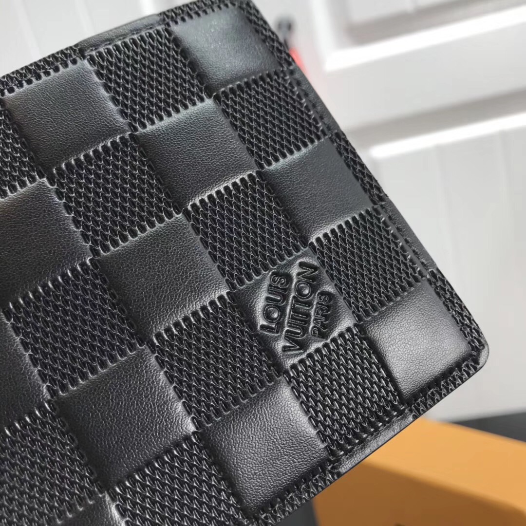 LV MULTIPLE WALLET M60895