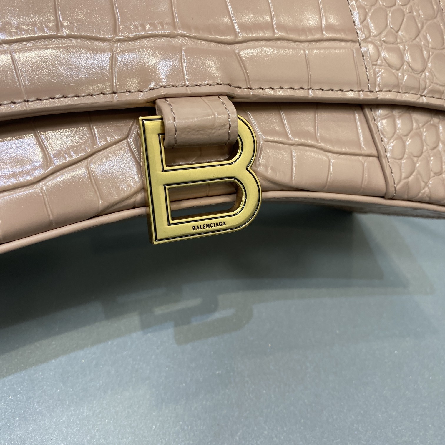 Ba1en*iaga Hourglass Bag 23cm Nude