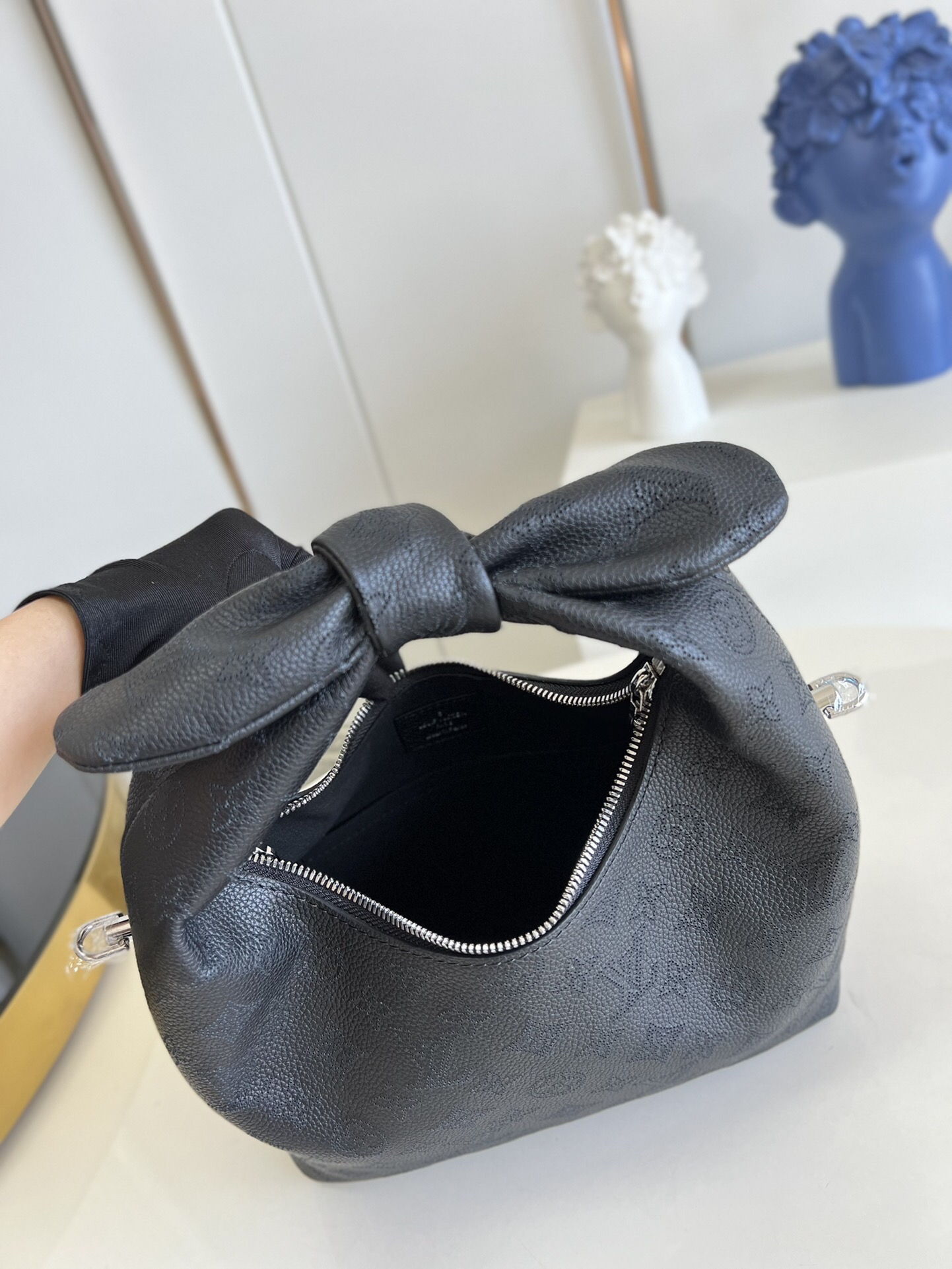 LV WHY KNOT PM BAG M20701