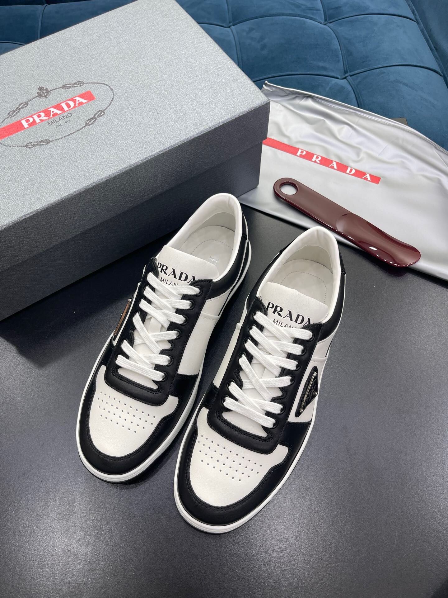 Pra*a Sneakers