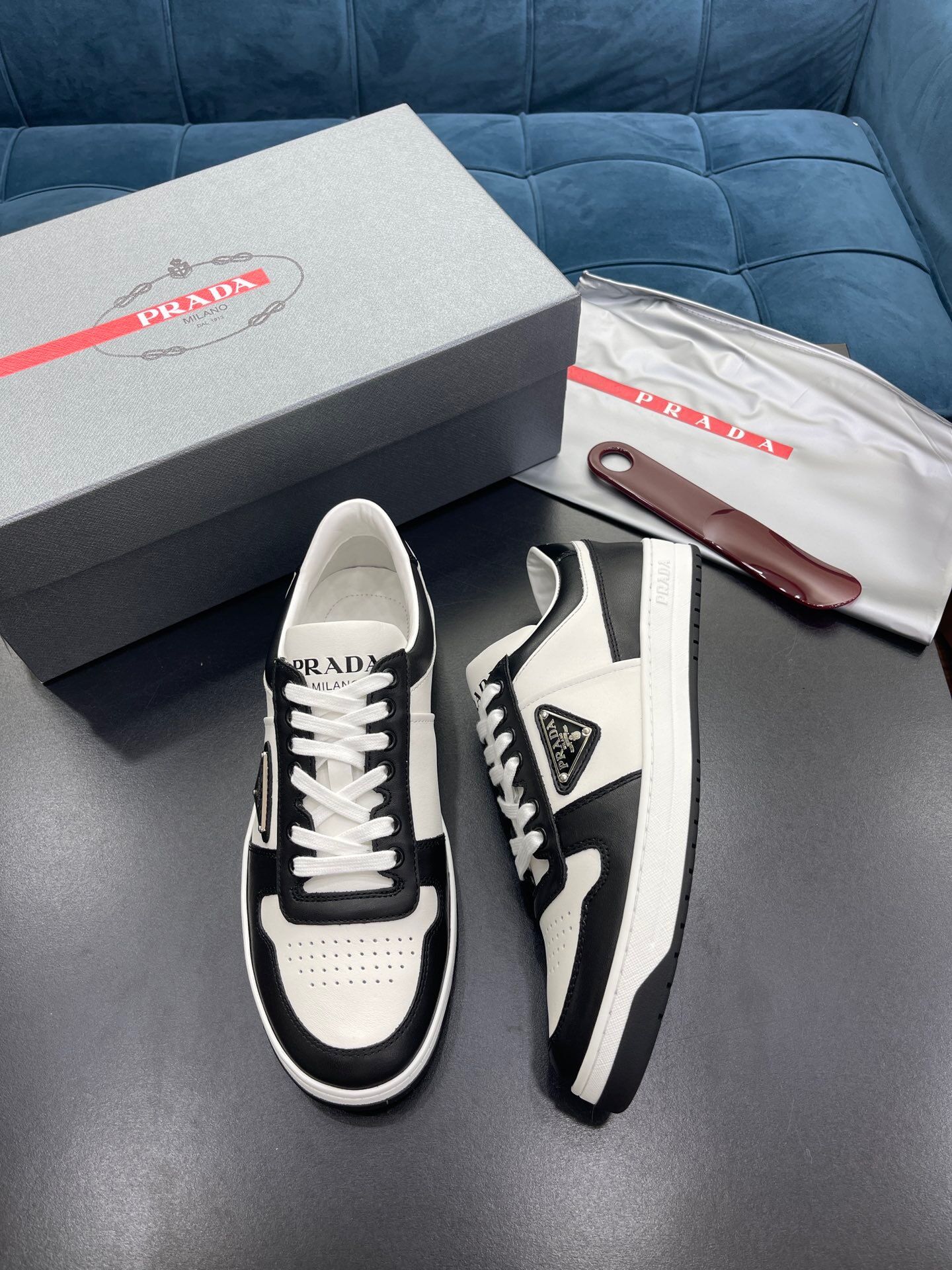 Pra*a Sneakers