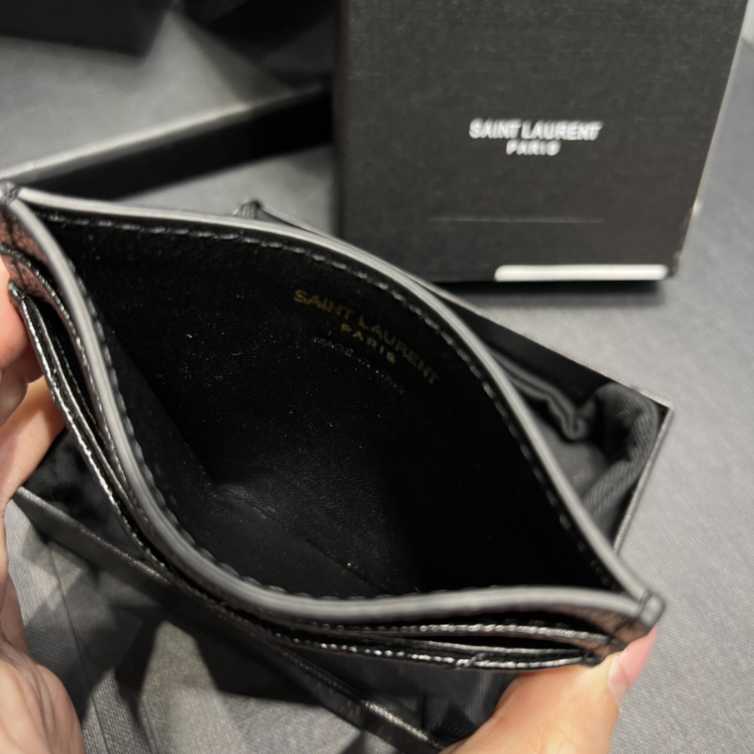 Y51 Card Holder 001