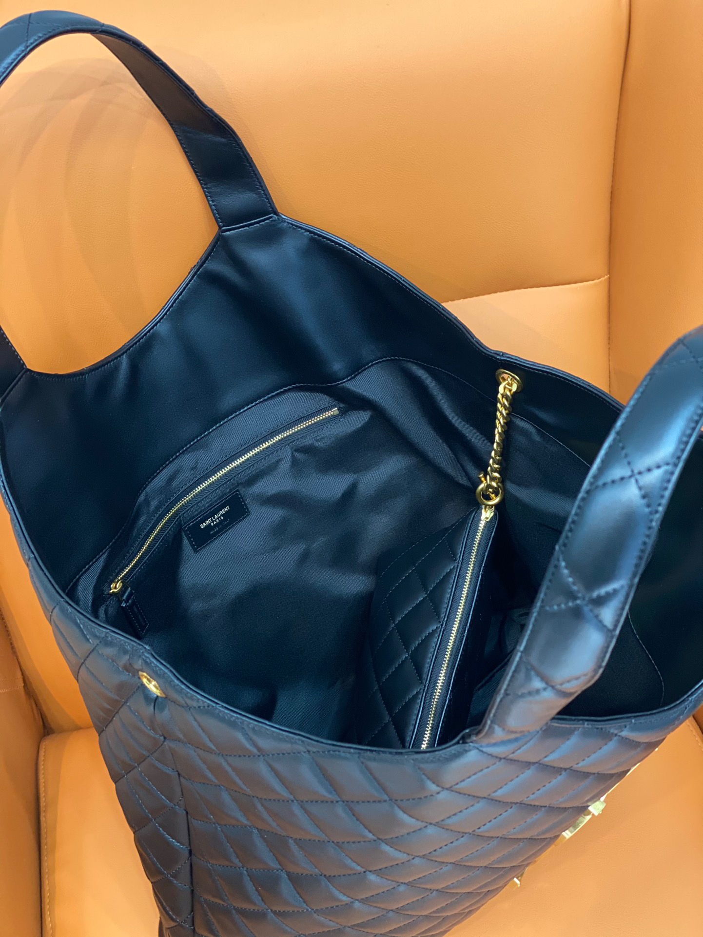 Bagsaaa Y51 ICARE TOTE Black