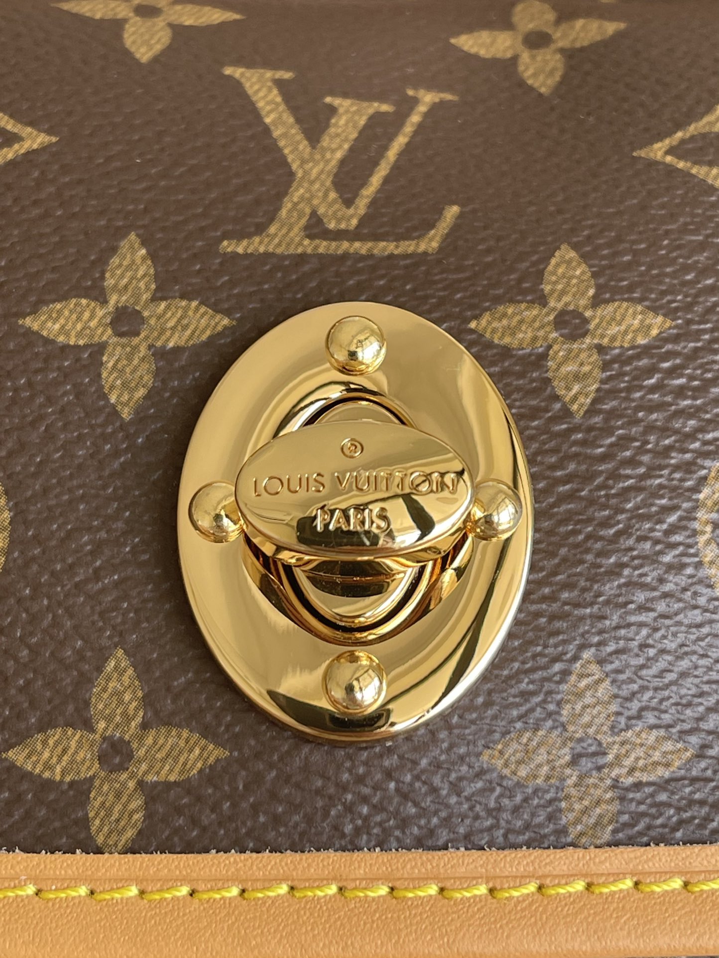 L0vis Vvtt0n Tikal GM one Handbag M40077