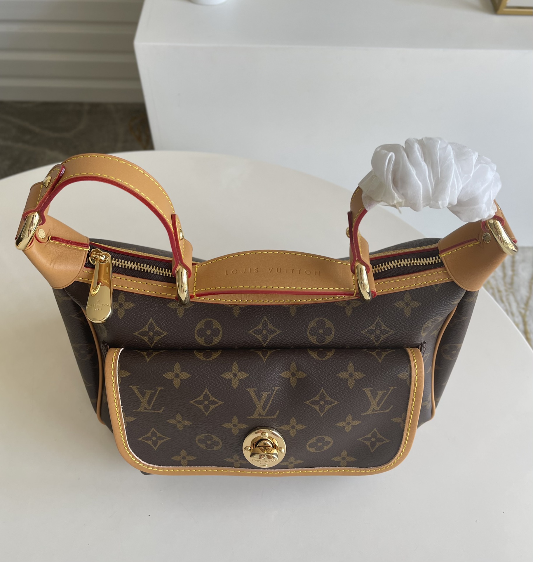 L0vis Vvtt0n Tikal GM one Handbag M40077
