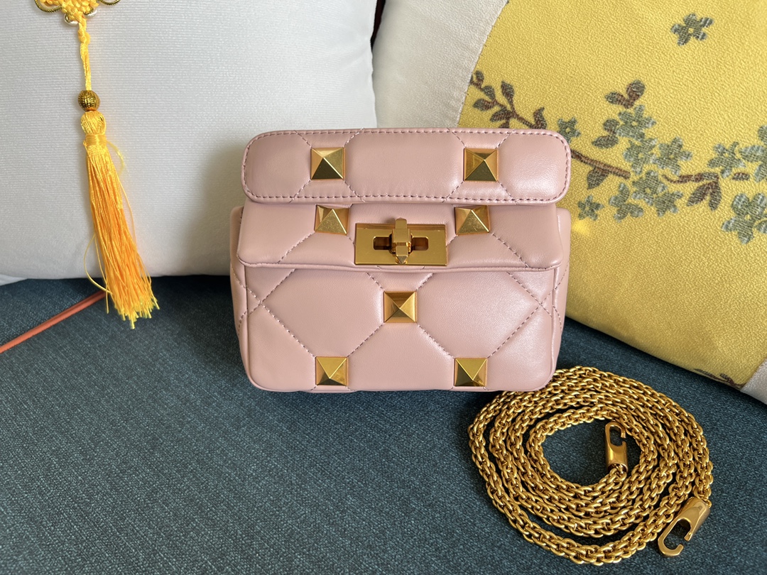 Va1e*ntin0 Shoulder Bag