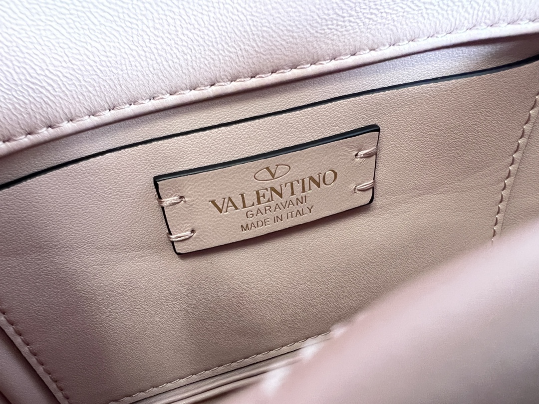 Va1e*ntin0 Shoulder Bag