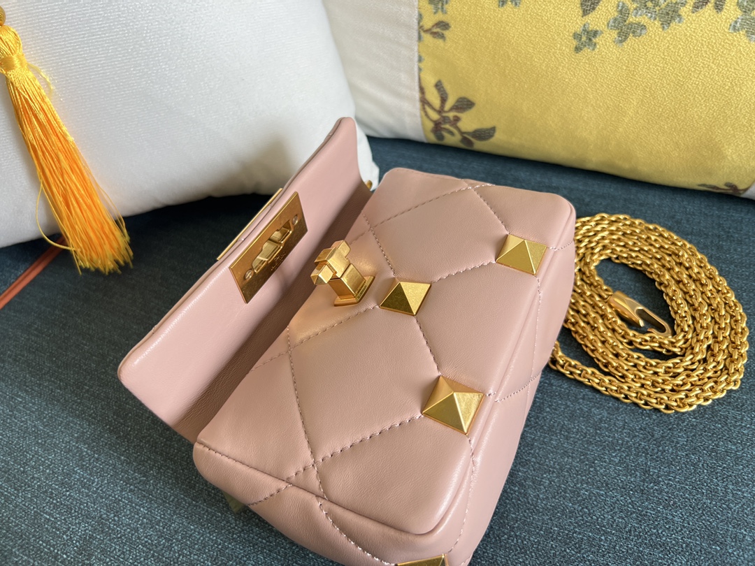 Va1e*ntin0 Shoulder Bag