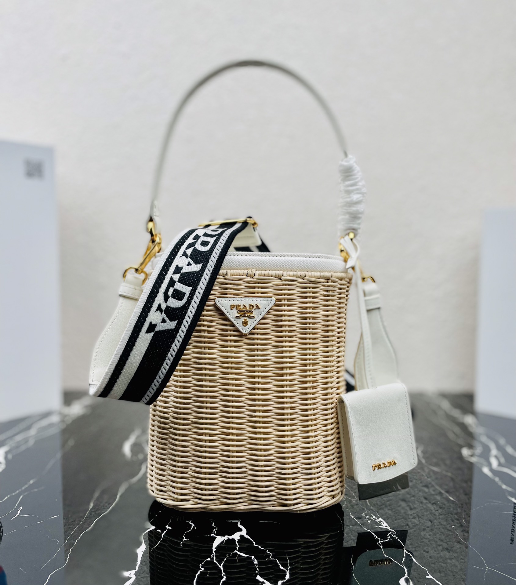 Pra*a Bucket Shoulder Bag 1BE062