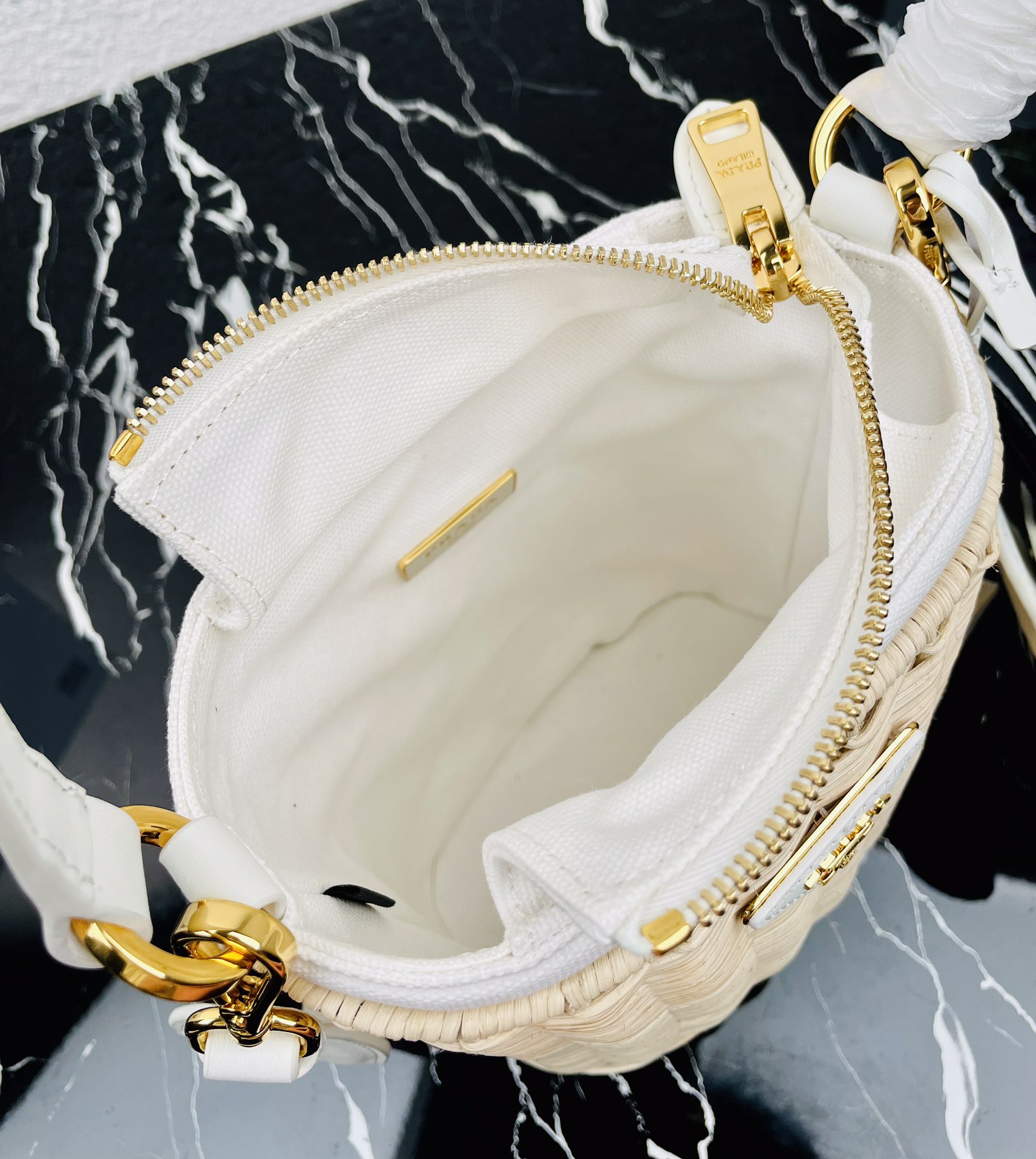 Pra*a Bucket Shoulder Bag 1BE062