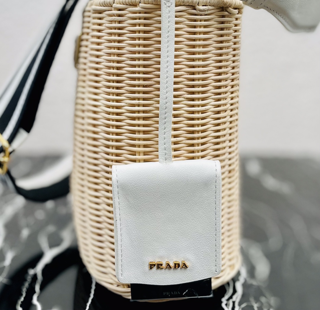 Pra*a Bucket Shoulder Bag 1BE062