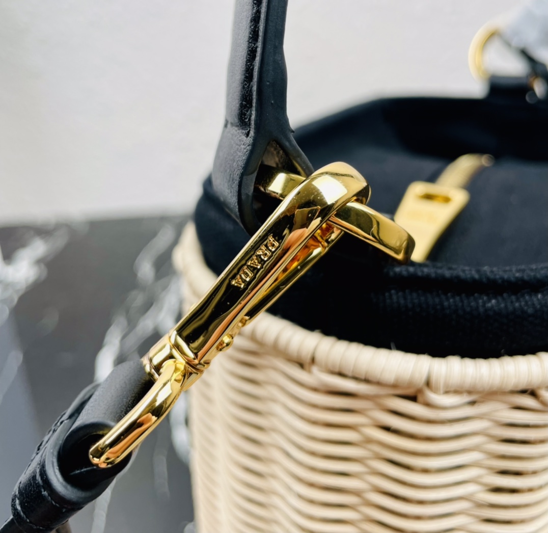 Pra*a Bucket Shoulder Bag 1BE062 02