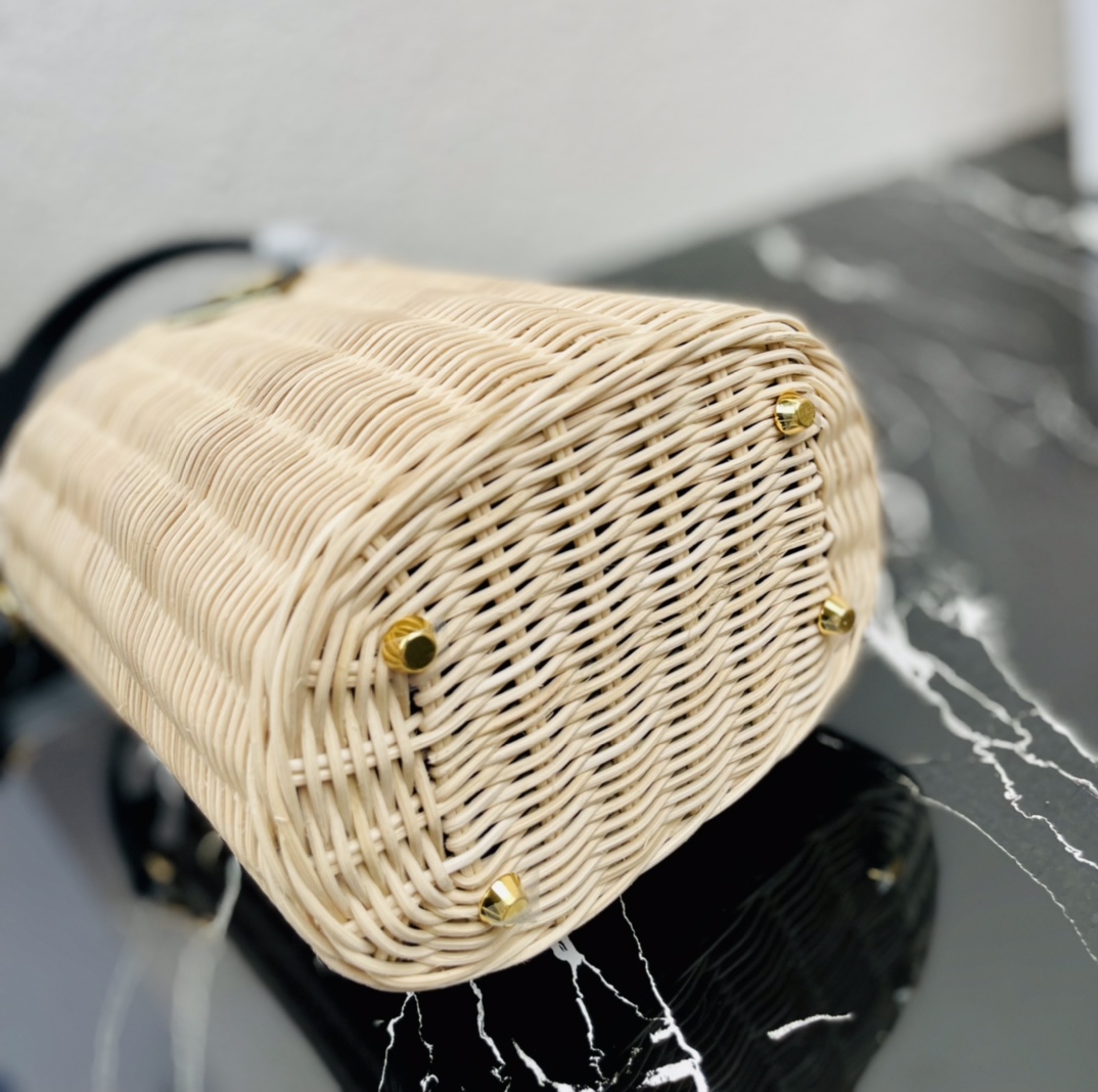 Pra*a Bucket Shoulder Bag 1BE062 02