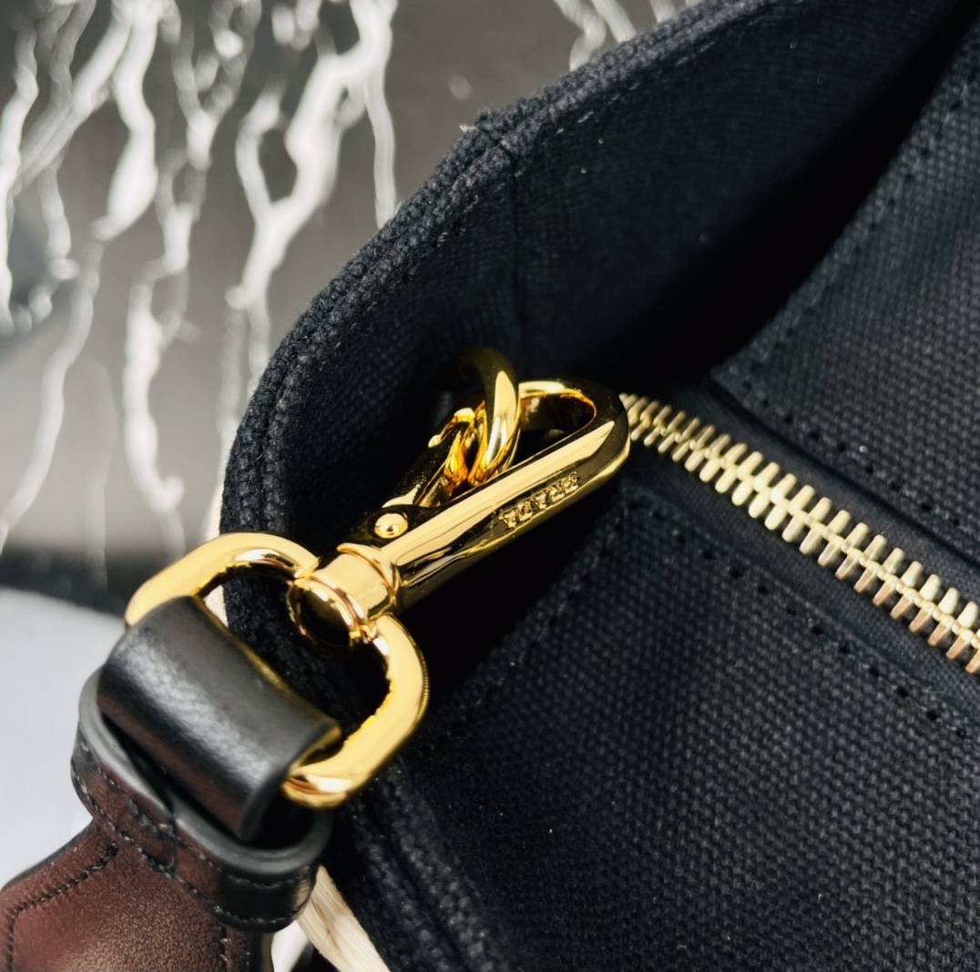 Pra*a Bucket Handle Bag 1BG835