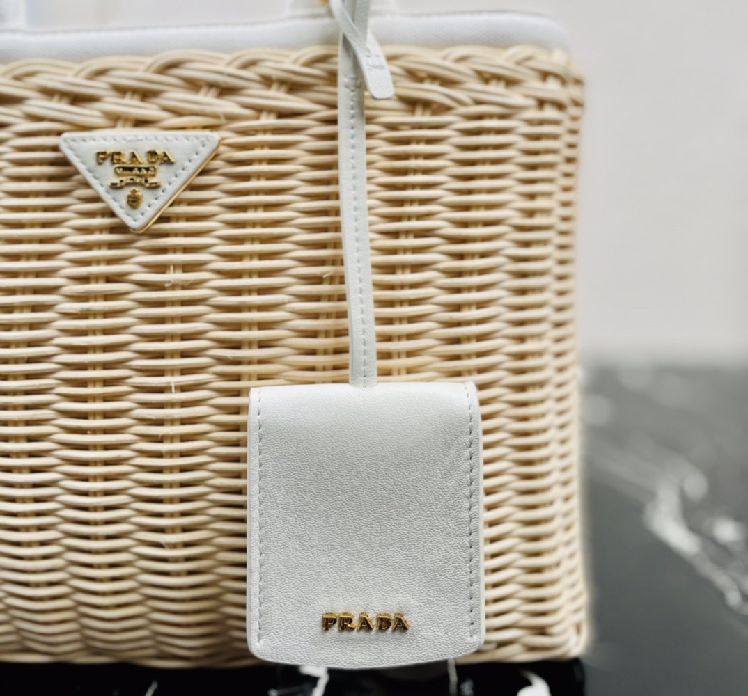 Pra*a Bucket Handle Bag 1BG835 02