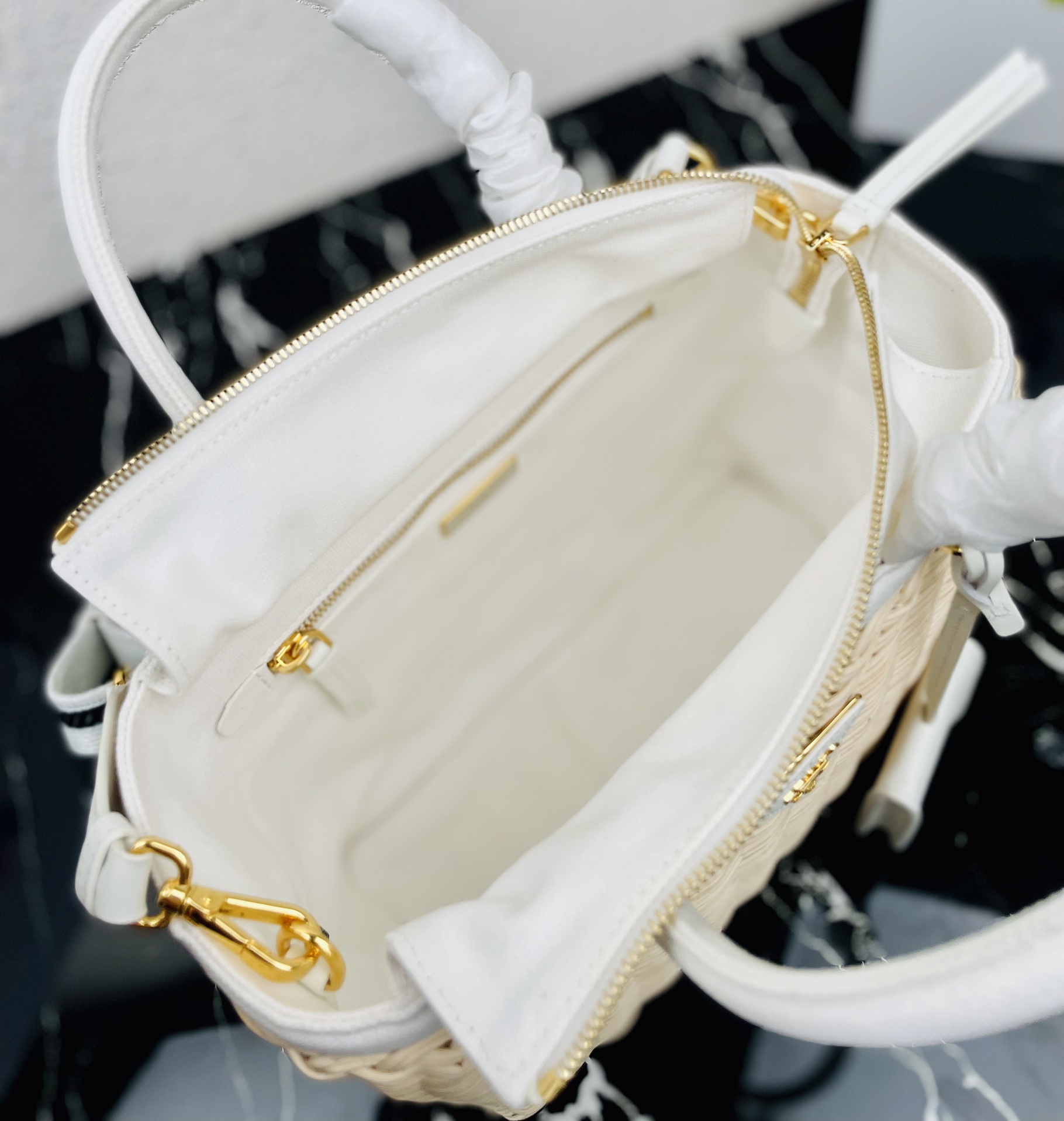 Pra*a Bucket Handle Bag 1BG835 02