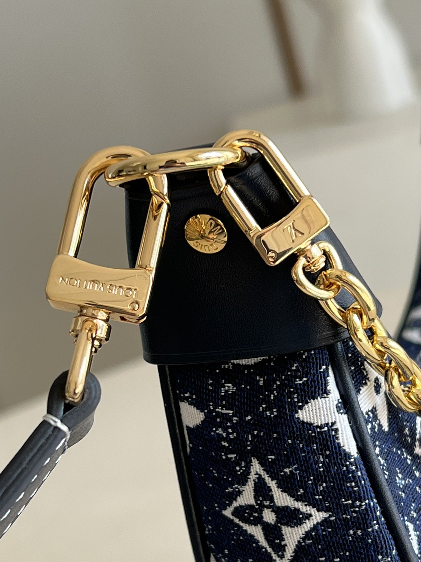 L0vis Vvtt0n Loop bag 23cm M81166