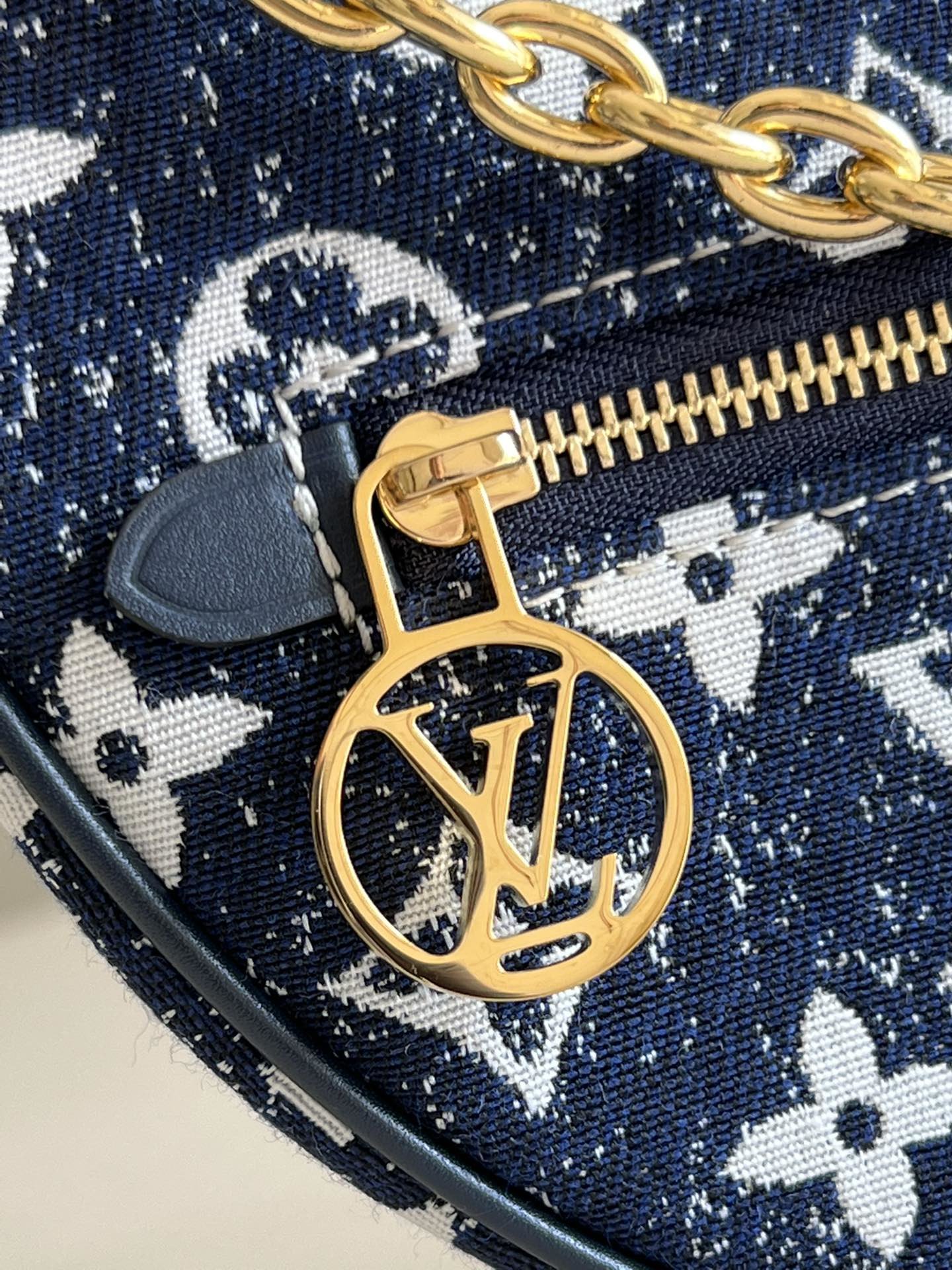 L0vis Vvtt0n Loop bag 23cm M81166