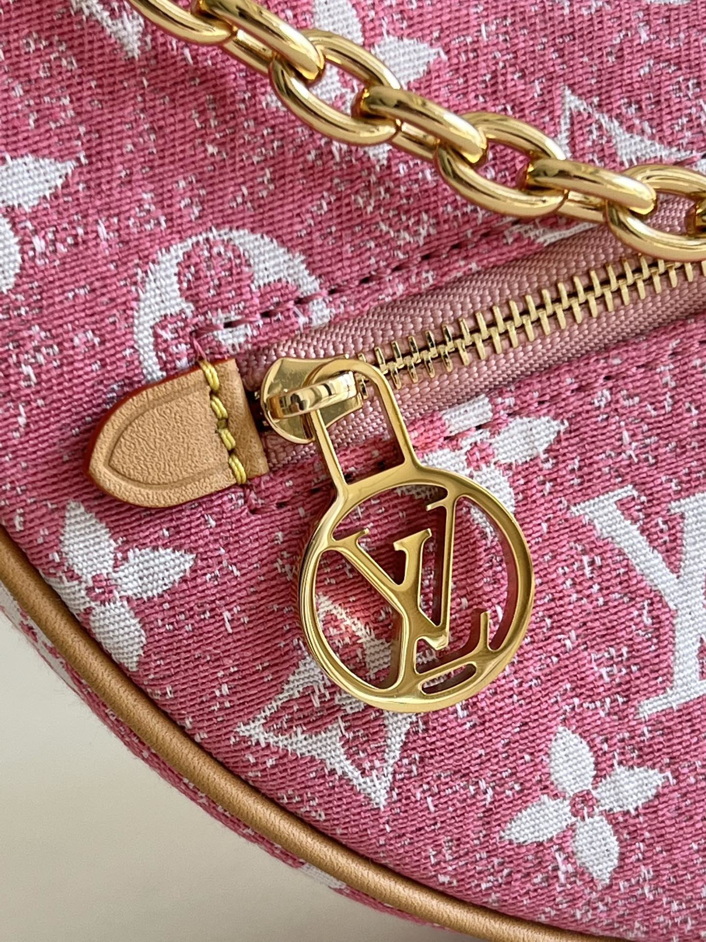 L0vis Vvtt0n Loop bag 23cm M81166 Pink