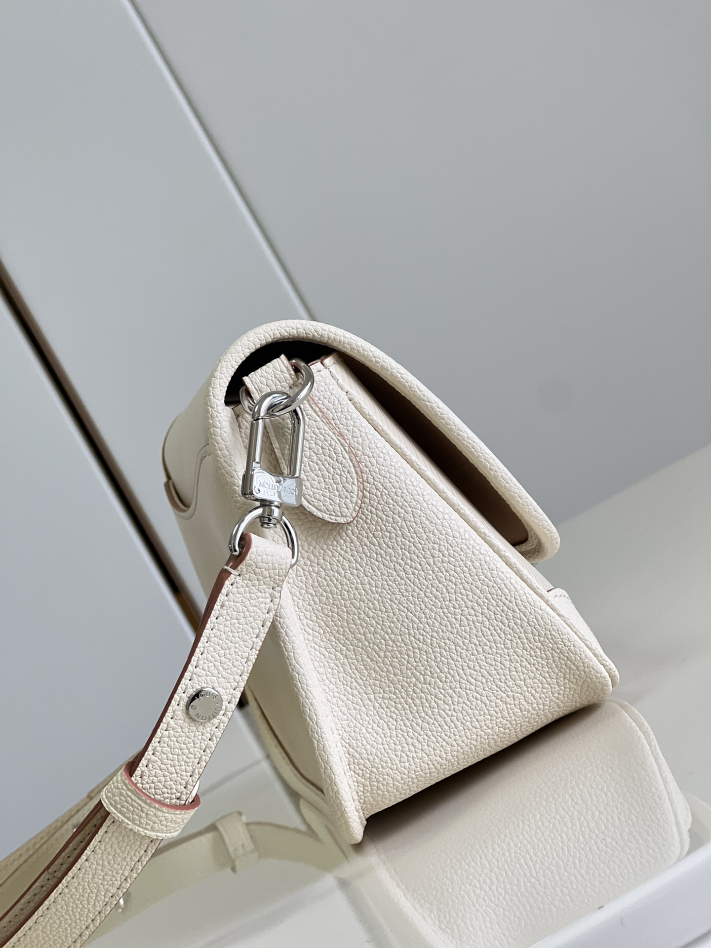 L0vis Vvtt0n Buci Handbag 24.5cm M59386
