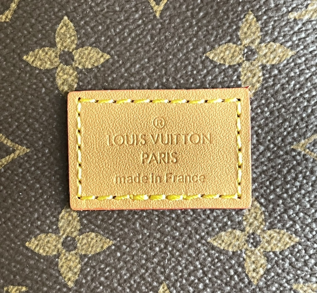 L0vis Vvtt0n Saumur Bag M40710