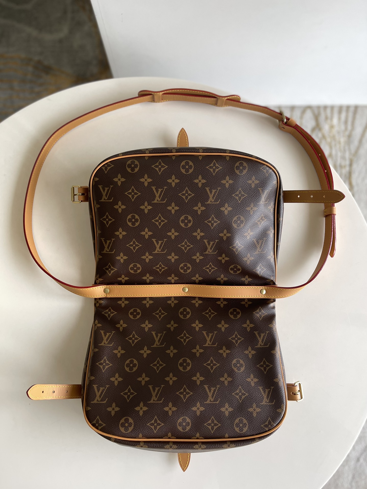 L0vis Vvtt0n Saumur Bag M40710