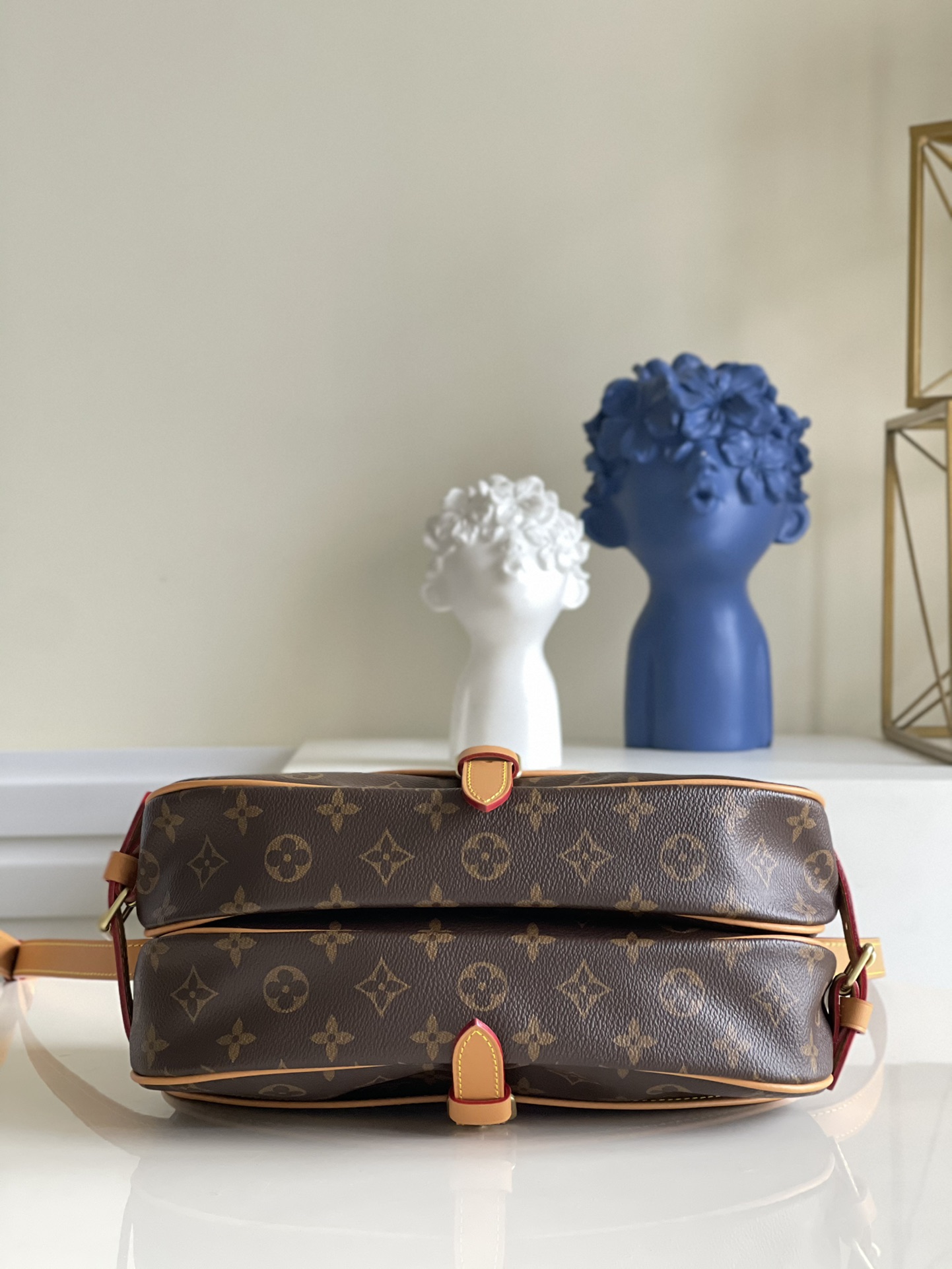 L0vis Vvtt0n Saumur Bag M40710