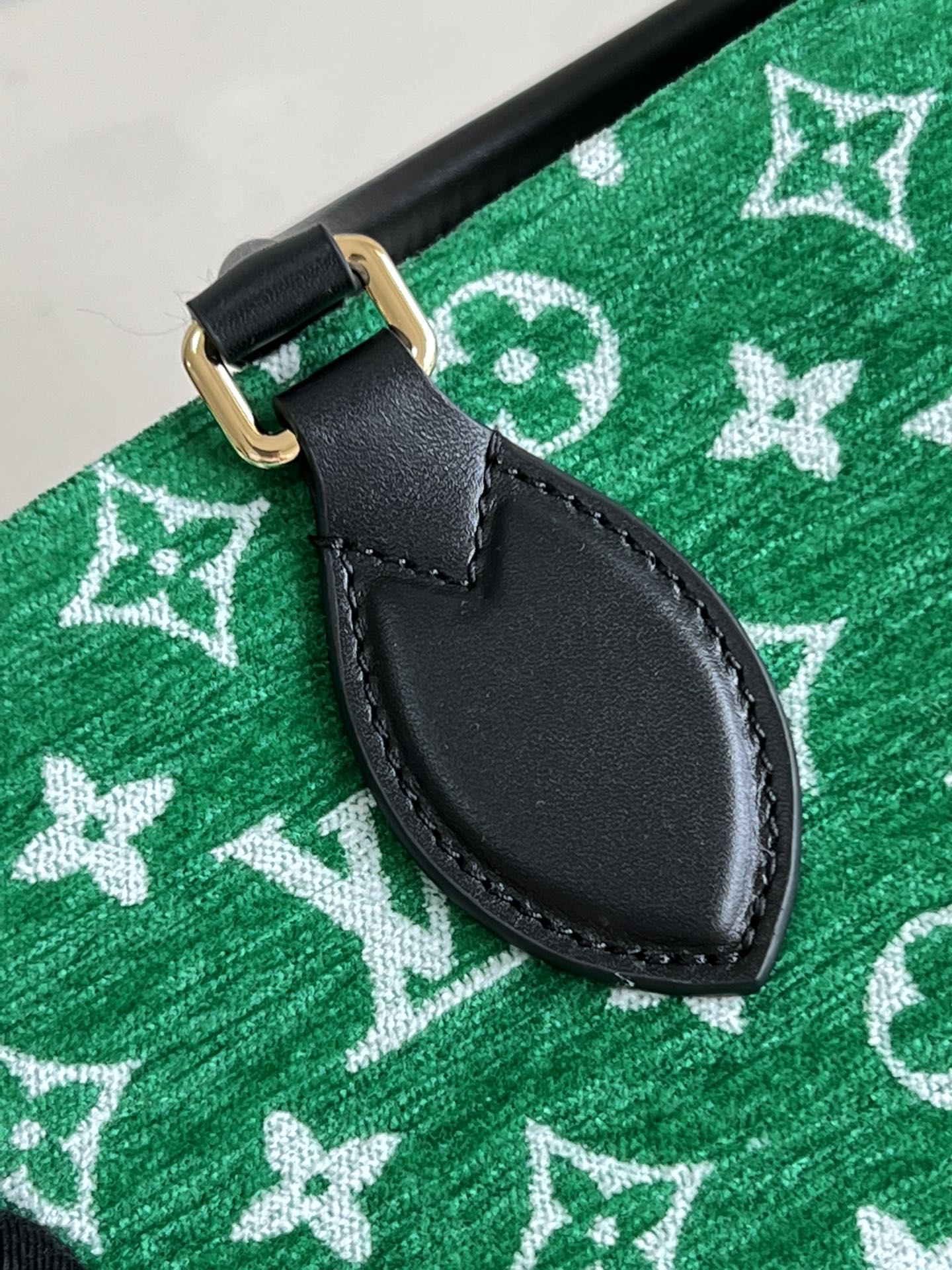 L0vis Vvtt0n Onthego Handbag 25cm