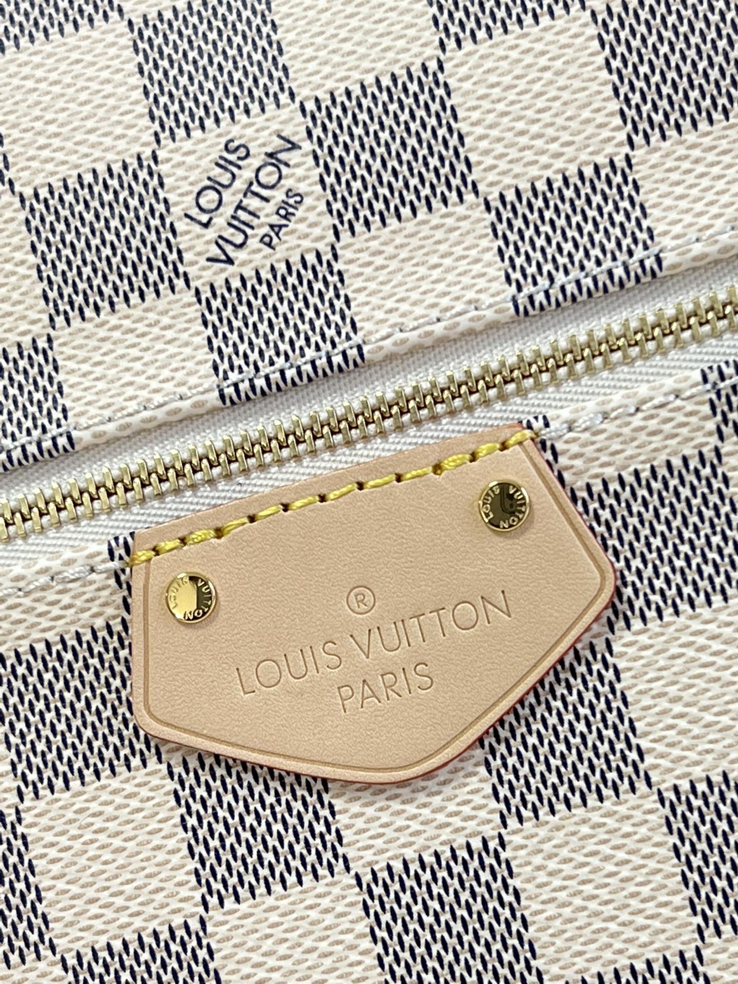 L0vis Vvtt0n Monogram Tote Bag M44040