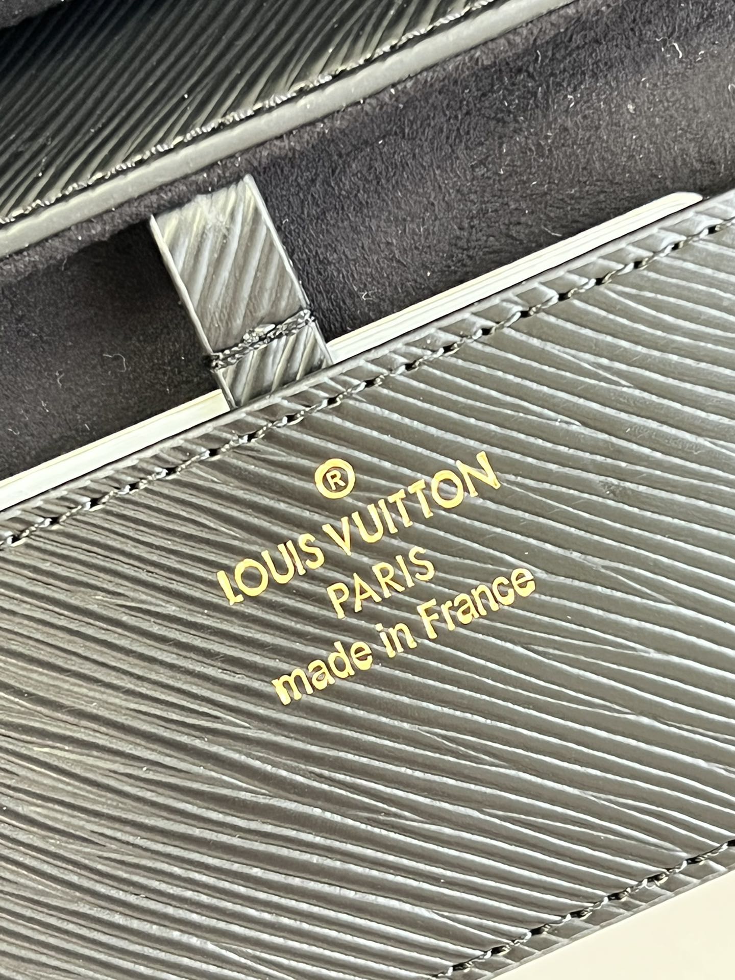 L0vis Vvtt0n Twist M50282 23CM 02