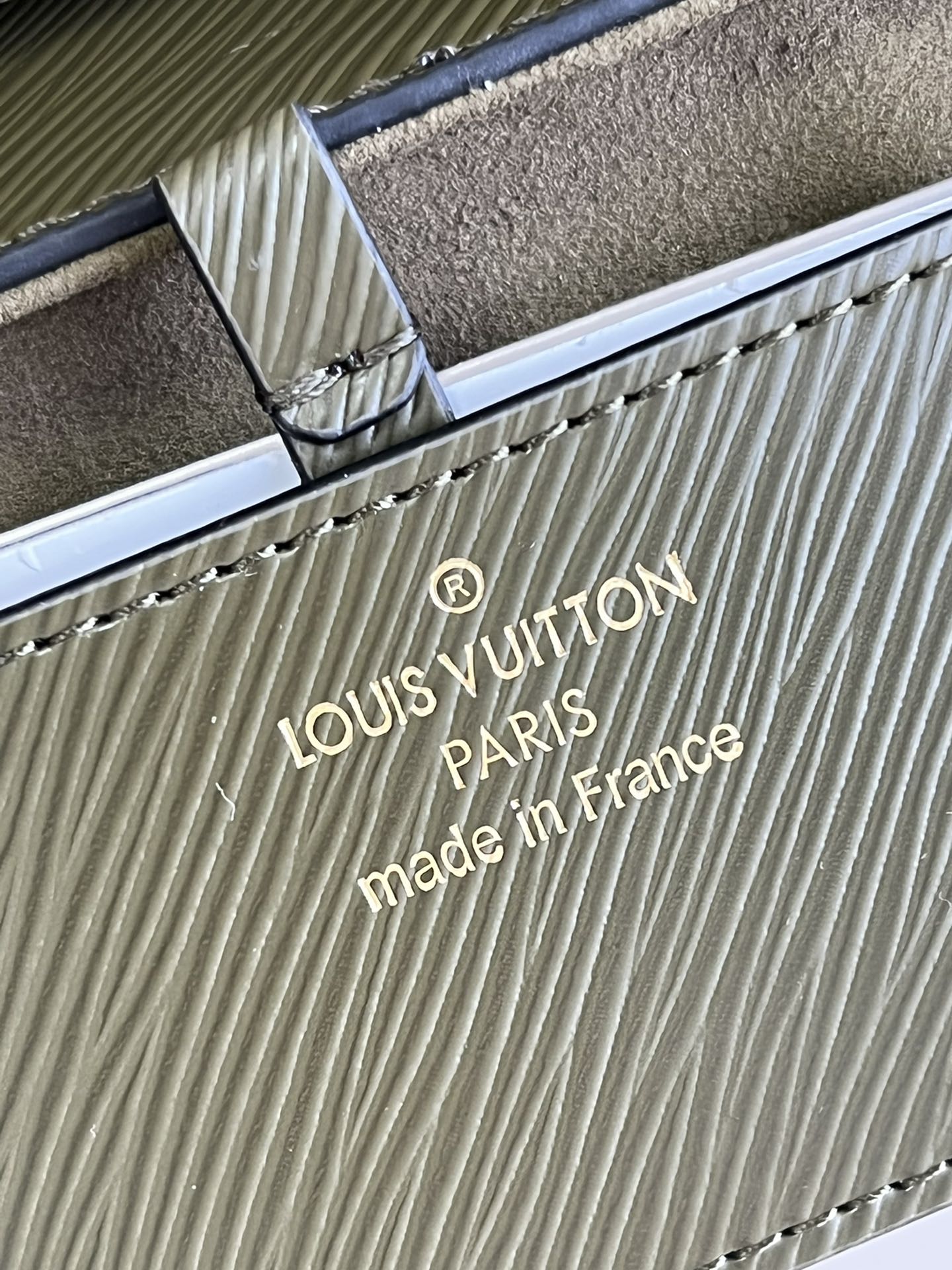 L0vis Vvtt0n Twist M50282 23CM 03