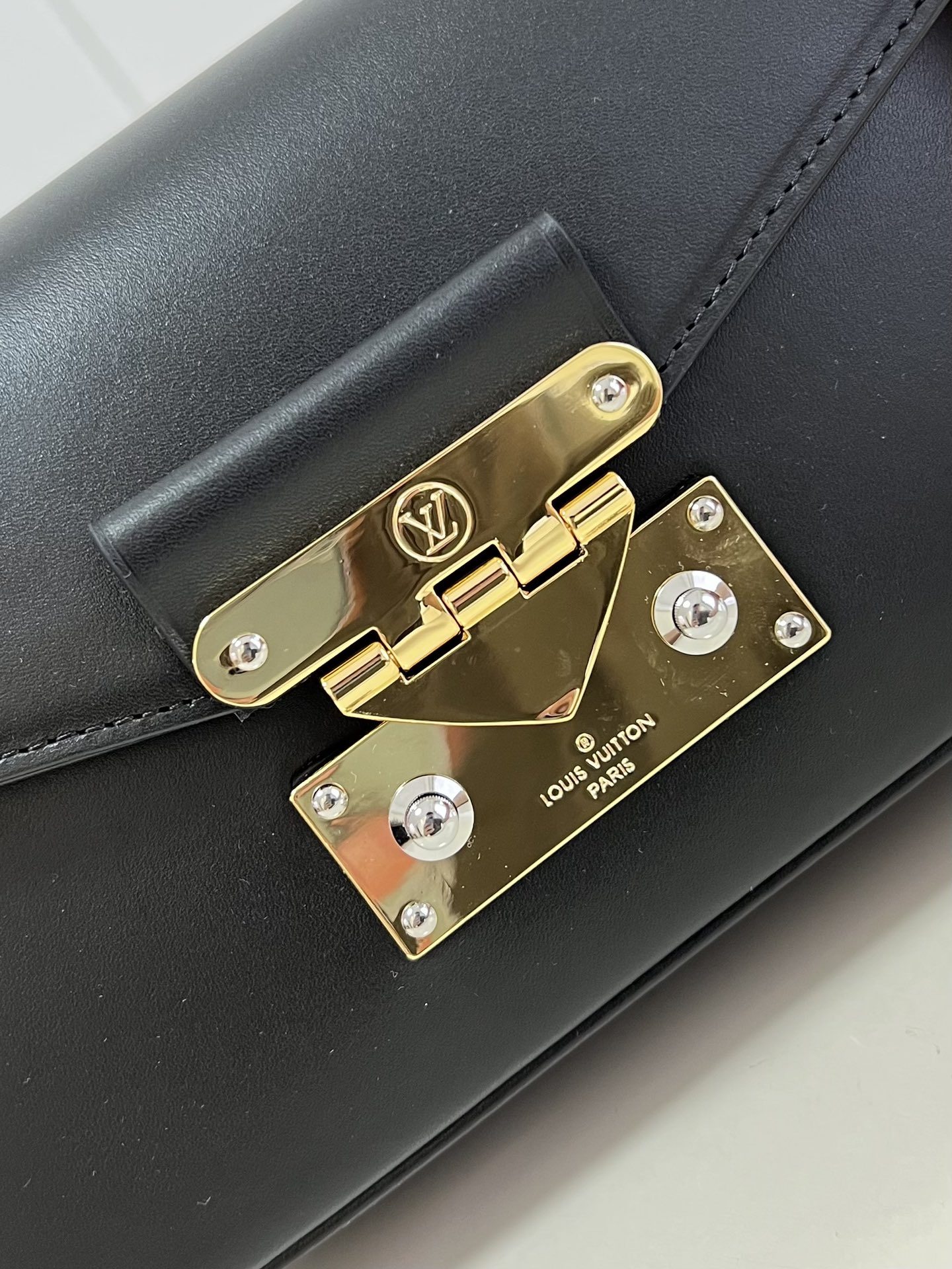 L0vis Vvtt0n Swing Poch handbag M20393