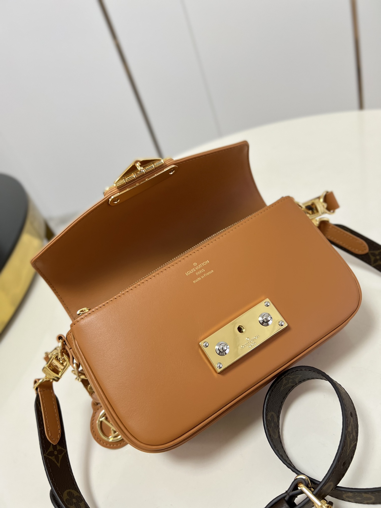 L0vis Vvtt0n Swing Poch handbag M20393 02