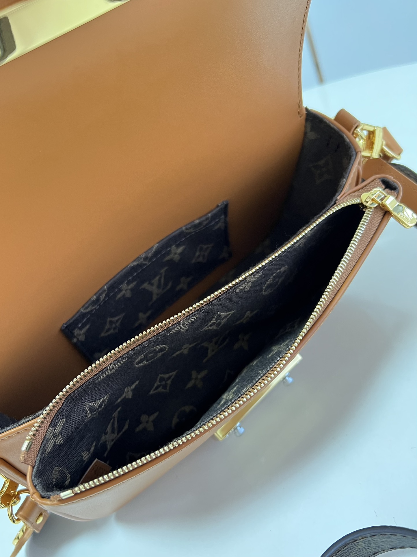 L0vis Vvtt0n Swing Poch handbag M20393 02