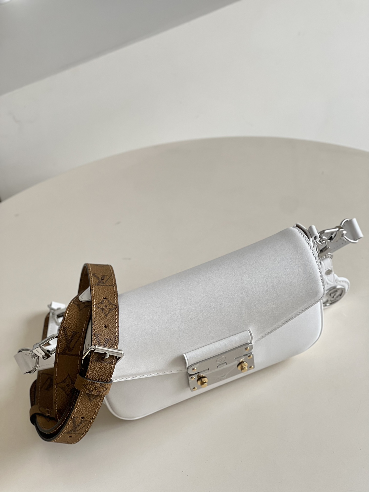 L0vis Vvtt0n Swing Poch handbag M20393 03