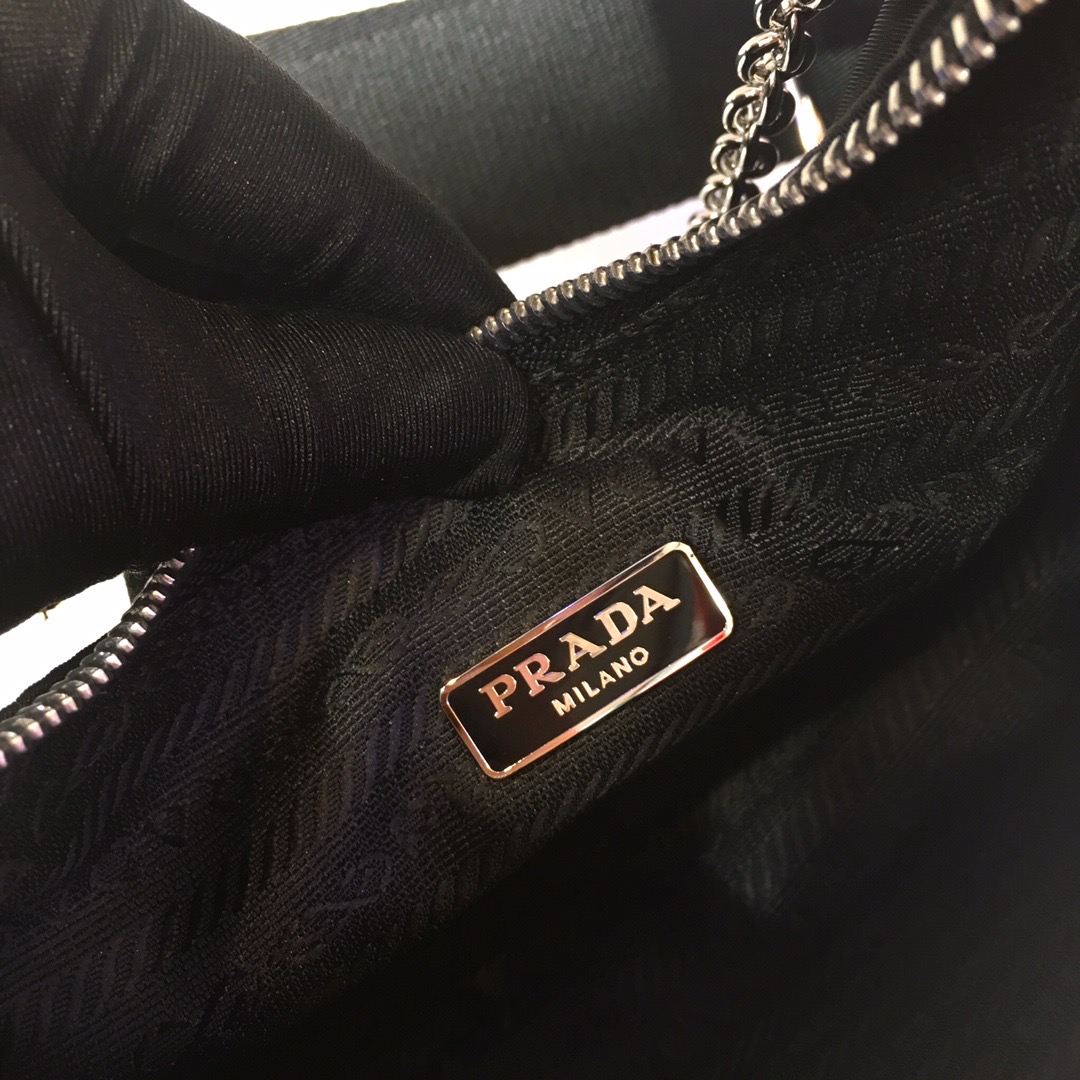 Pra*a Re-Edition 2005 Nylon Bag 1BH204