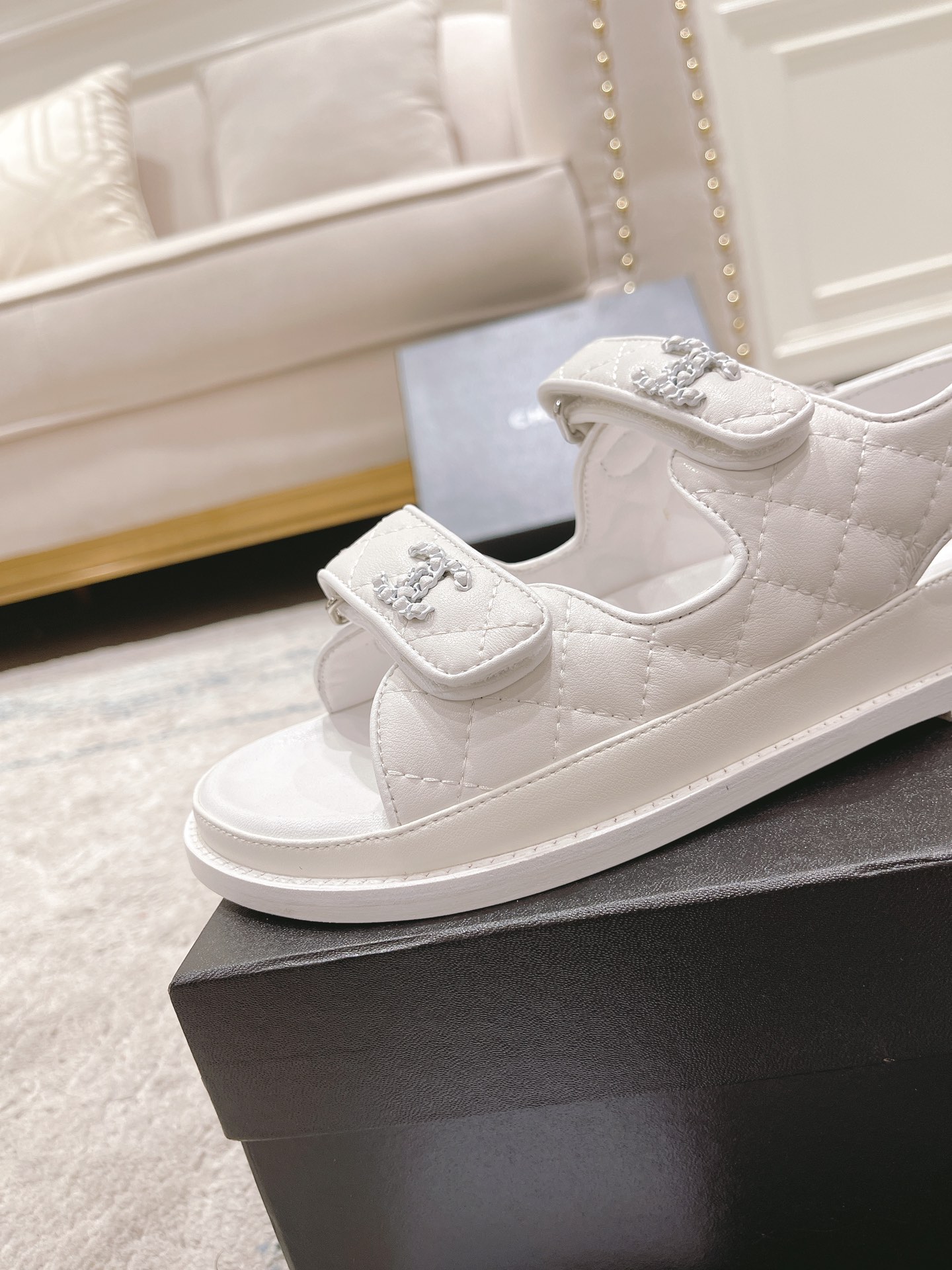 Ch**el Sandals 025