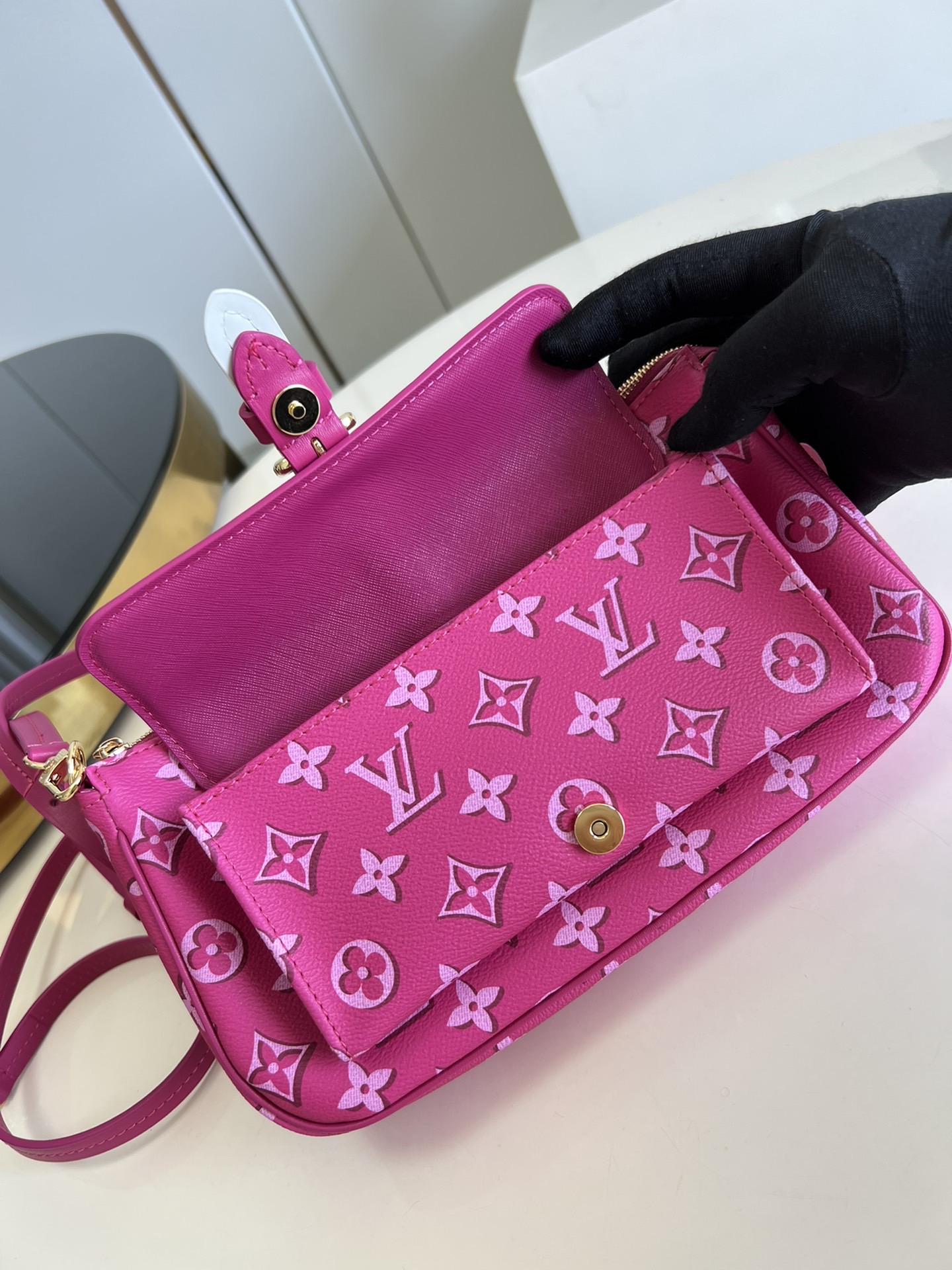 L0vis Vvtt0n Maxi Pochette Accessoires Bag M46161