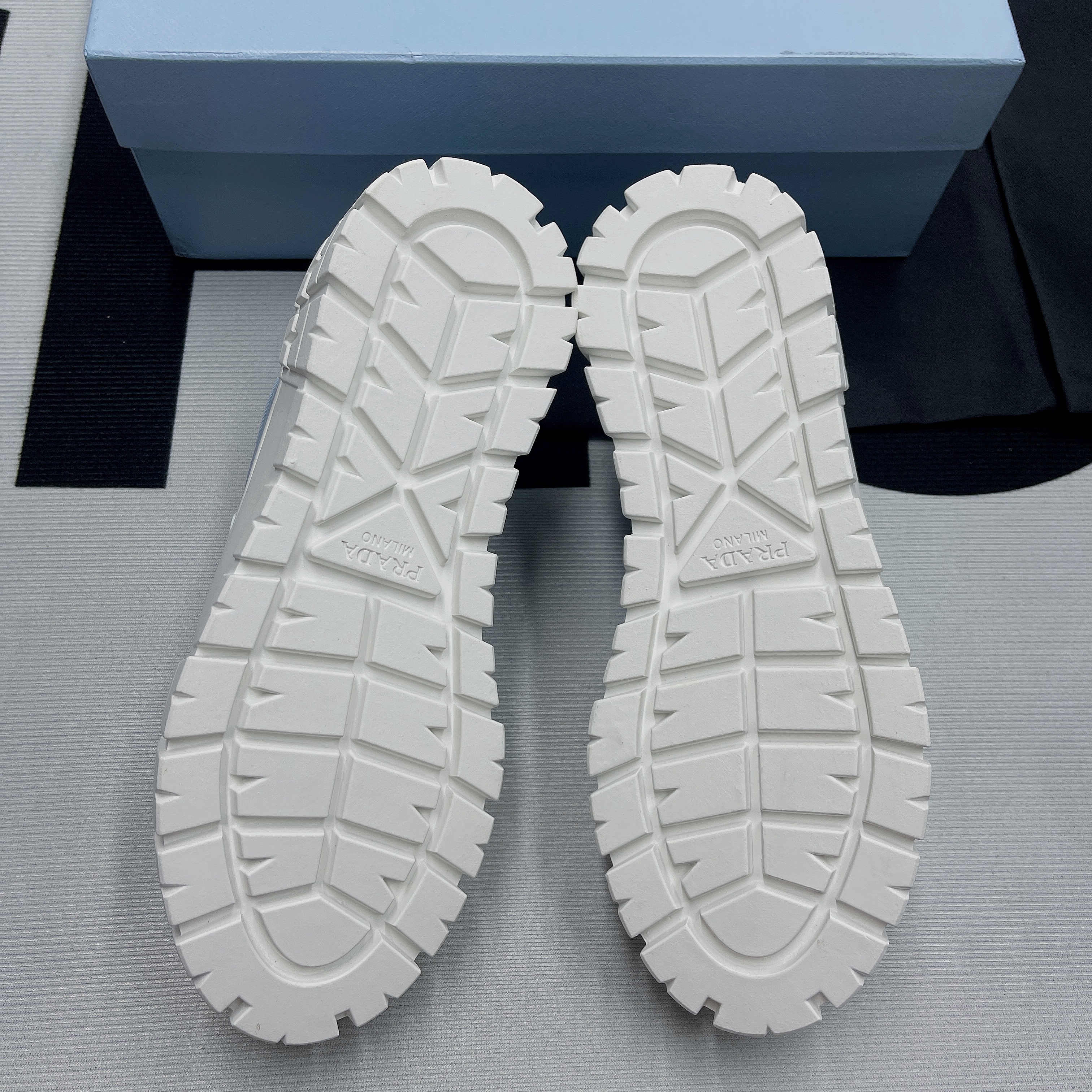 Pra*a Low Top Sneaker