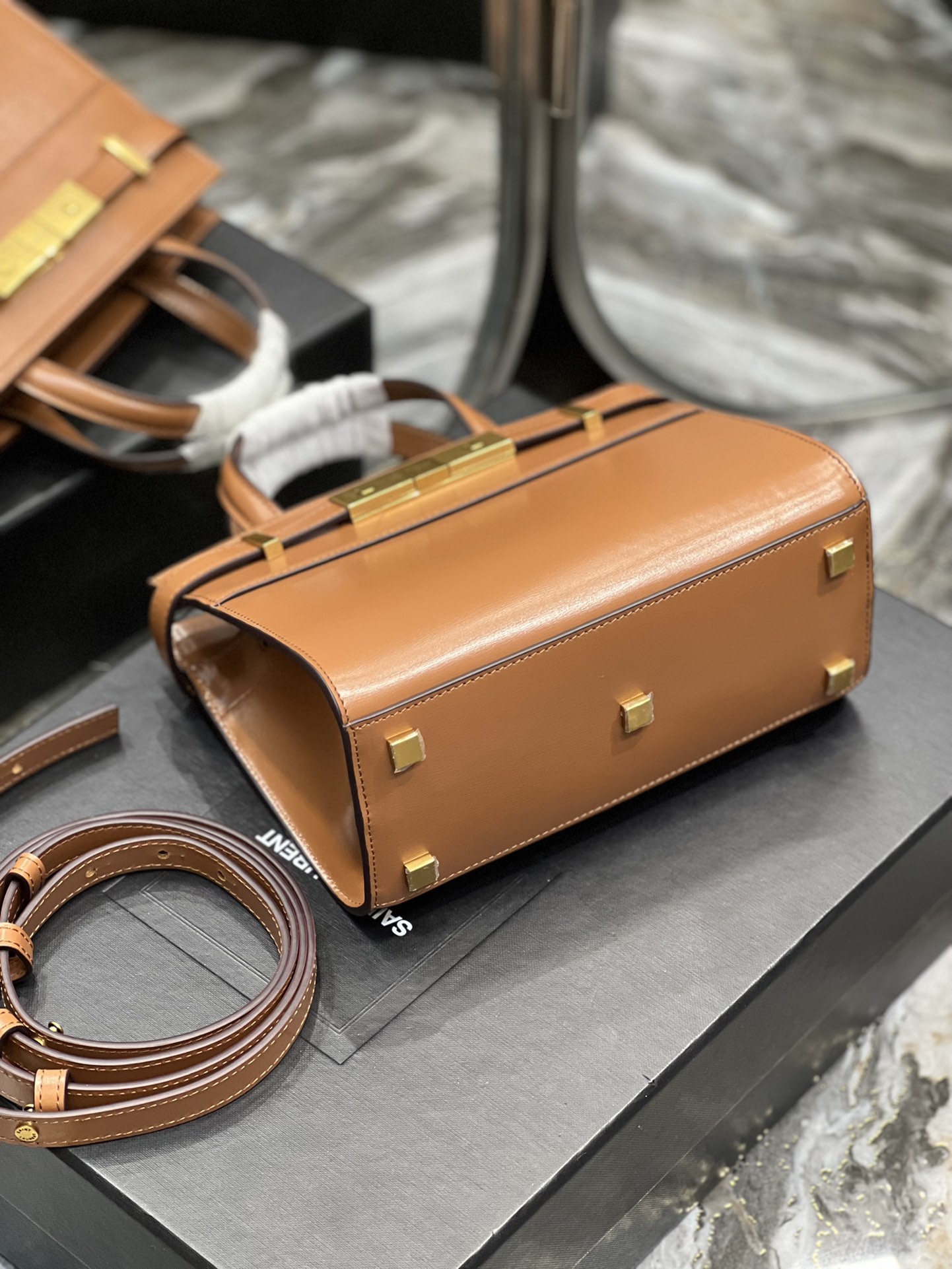 Y51 Sac De Jour Nano Handle Bag 21CM 593741