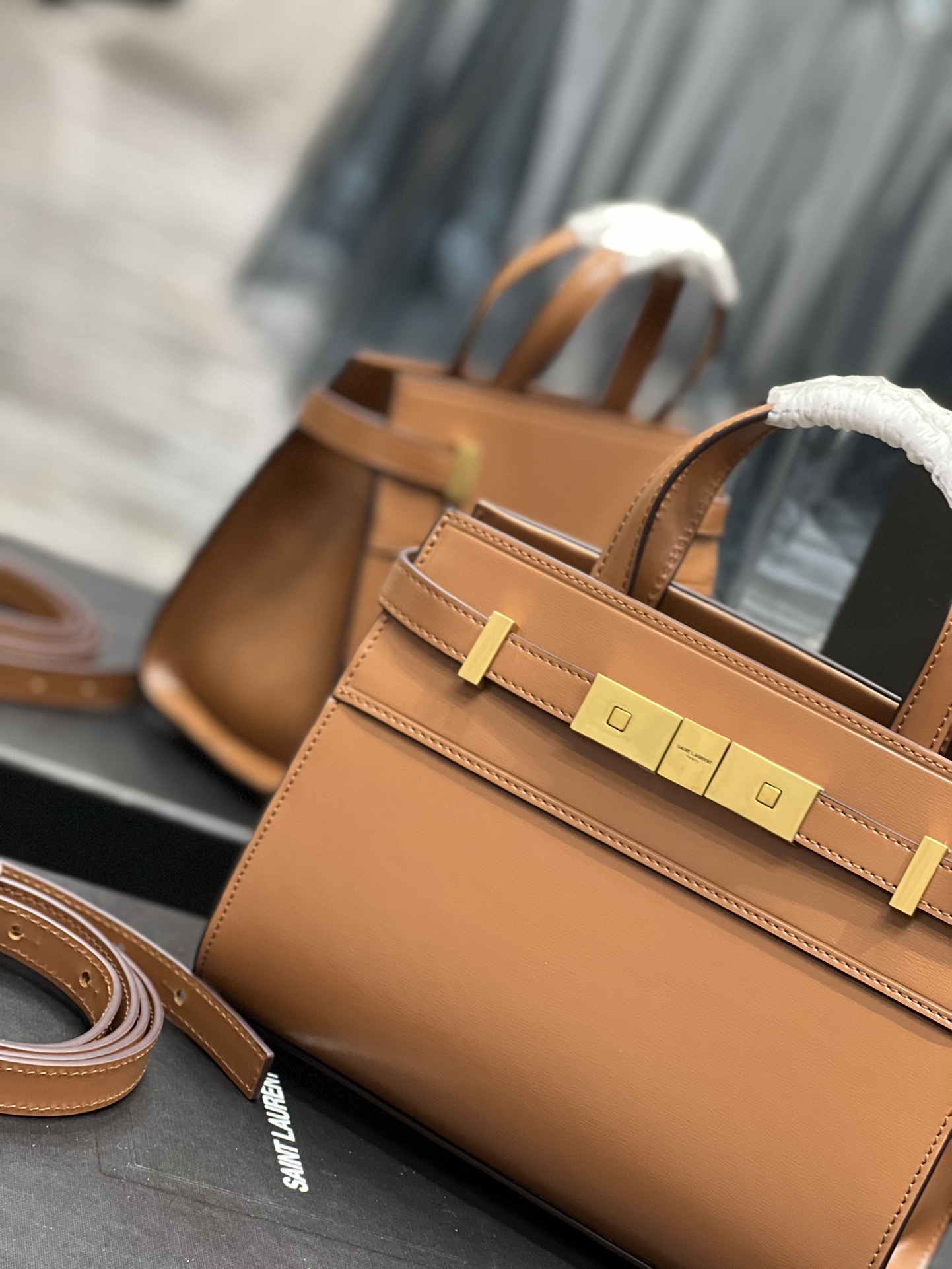 Y51 Sac De Jour Nano Handle Bag 21CM 593741