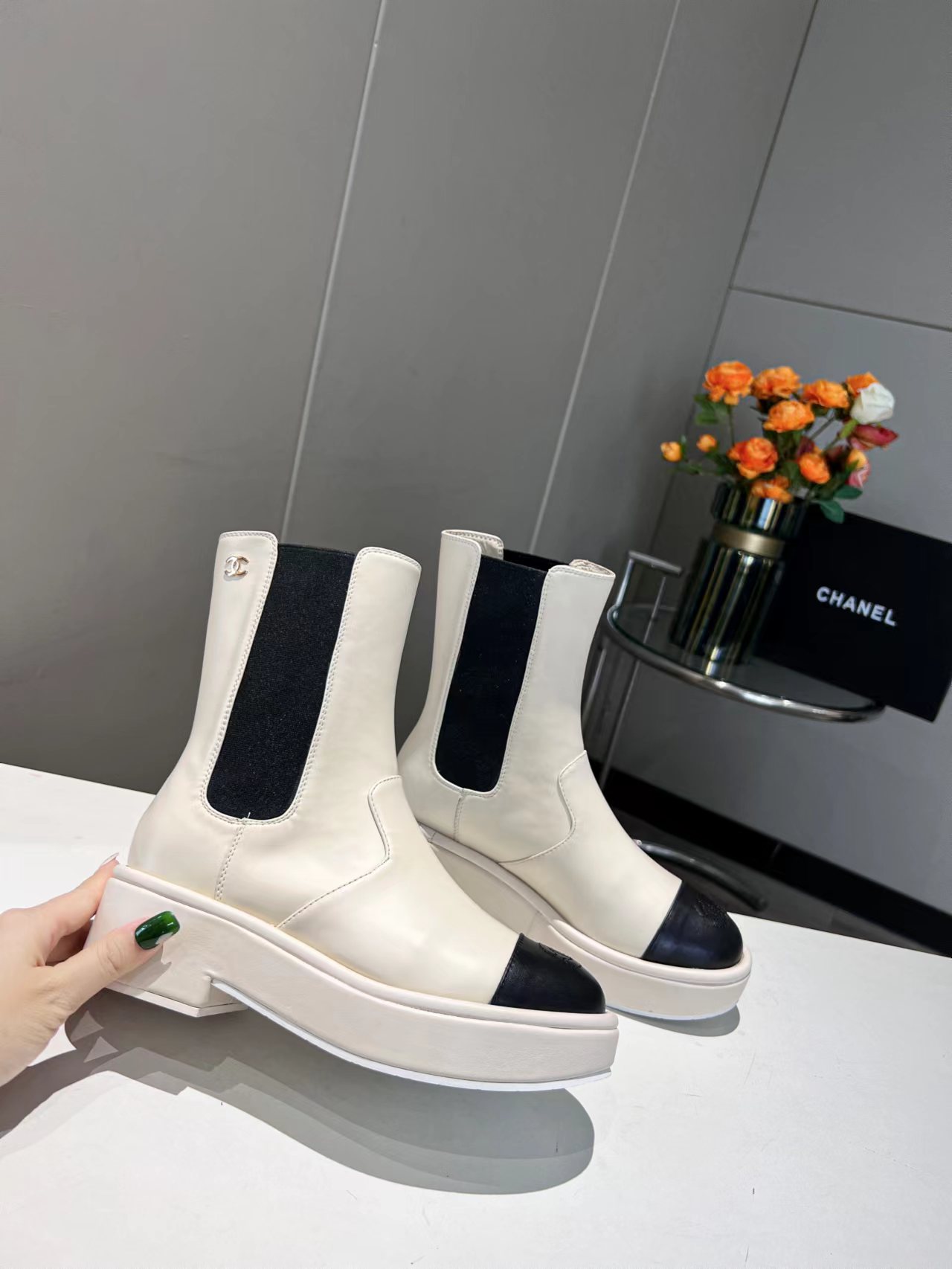 Ch**el Boots White A1001330 