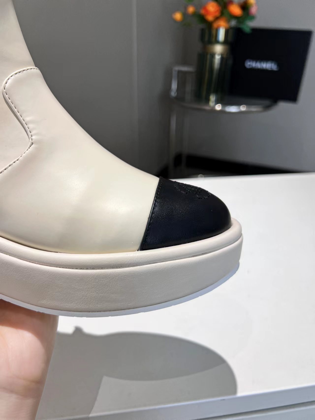 Ch**el Boots White A1001330