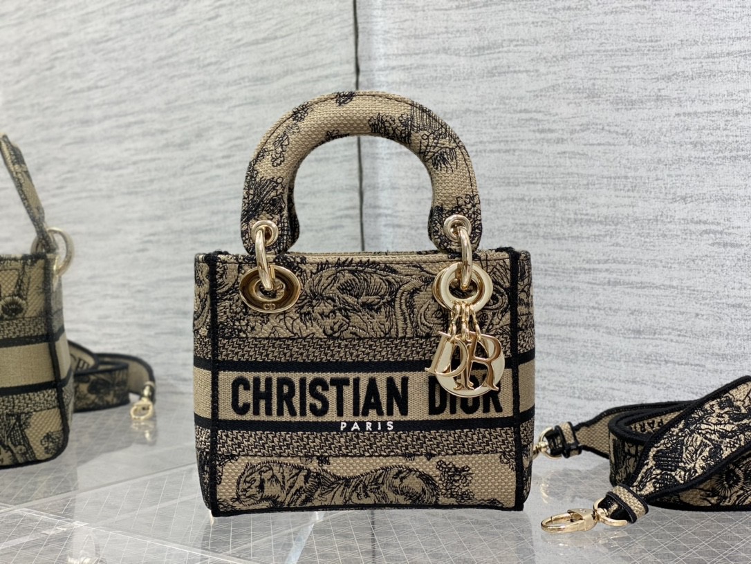D10r Mini Lady 17cm 01